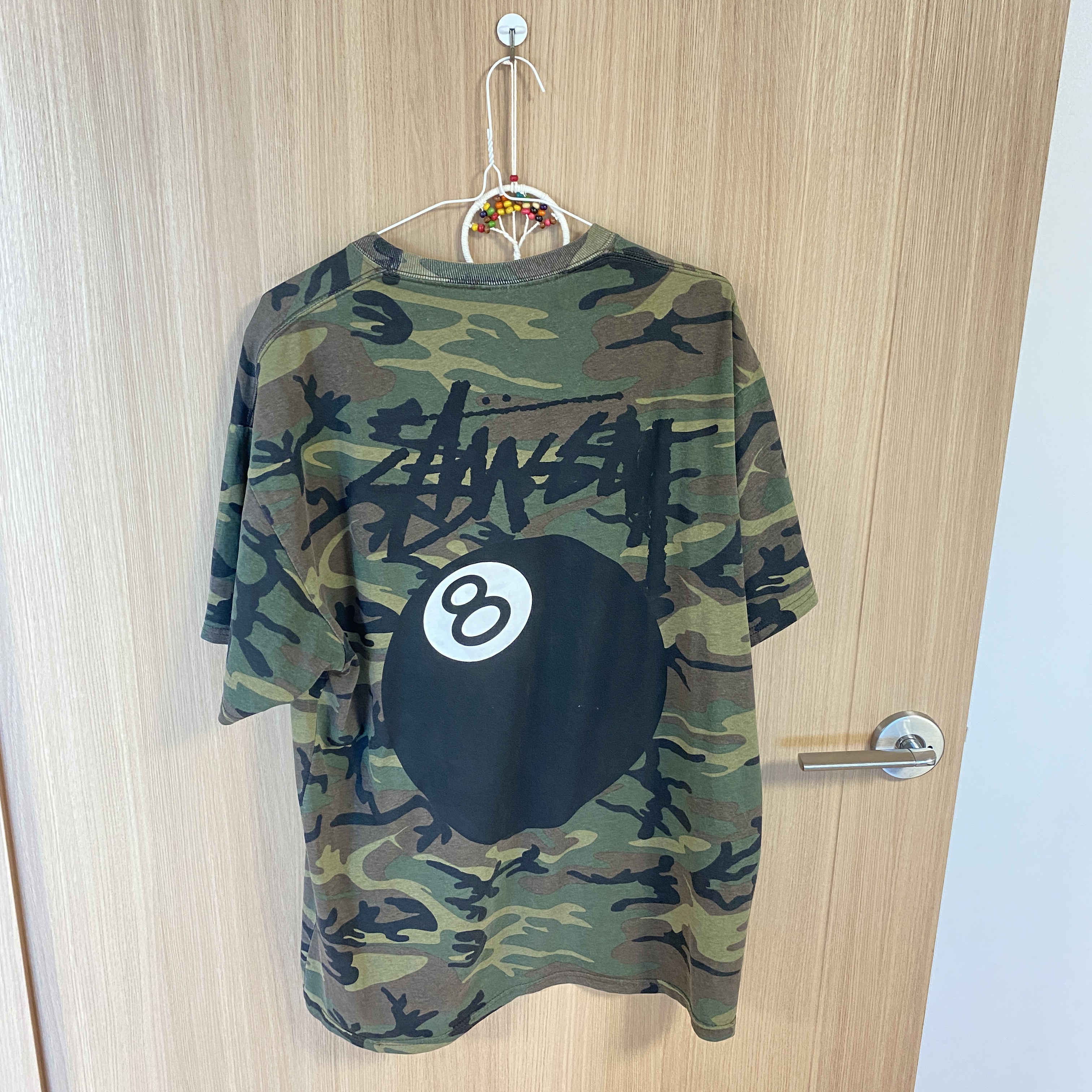 Stussy 8 Ball T-Shirt Camo 착용 스타일