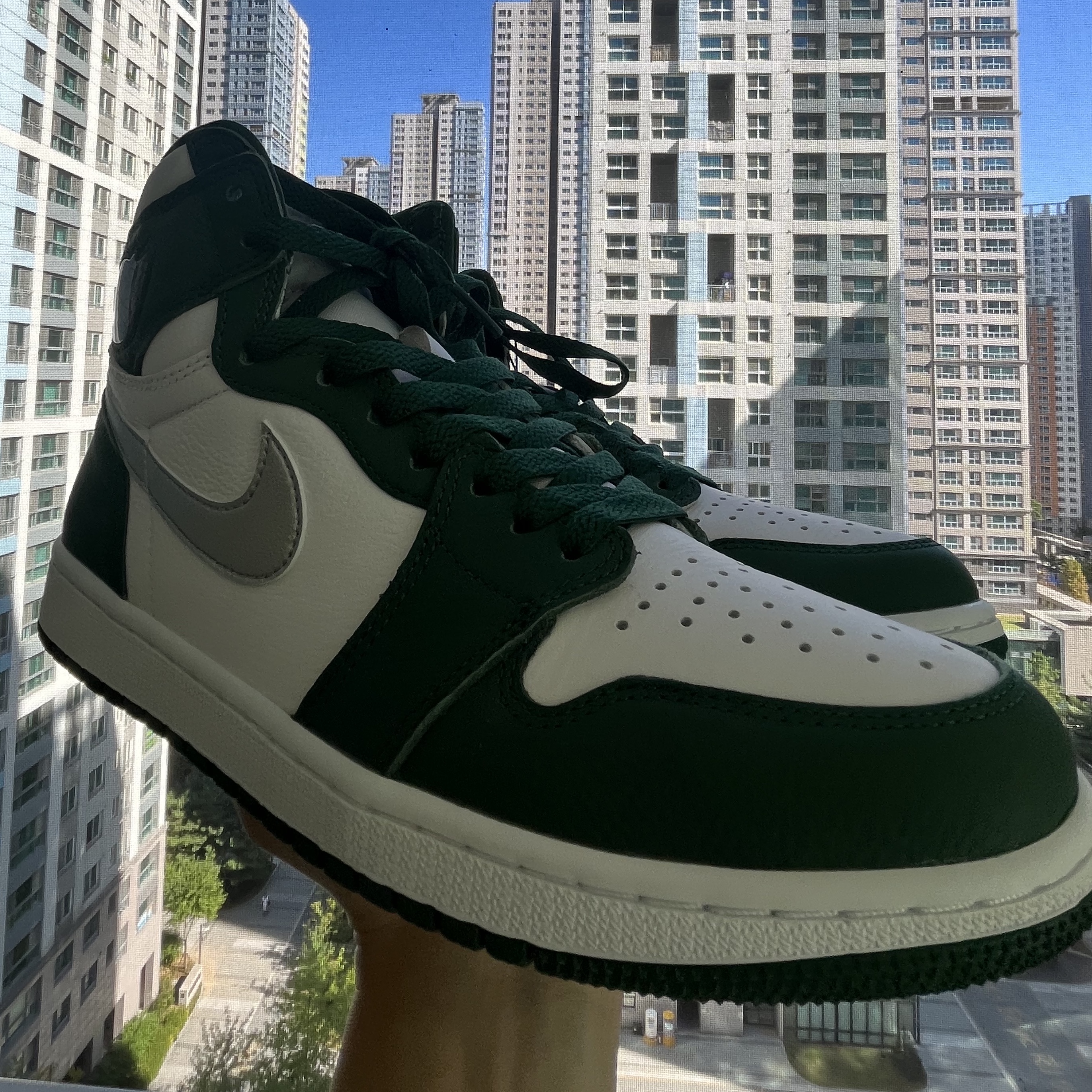 Jordan 1 Retro High OG Gorge Green 착용 스타일 - 4