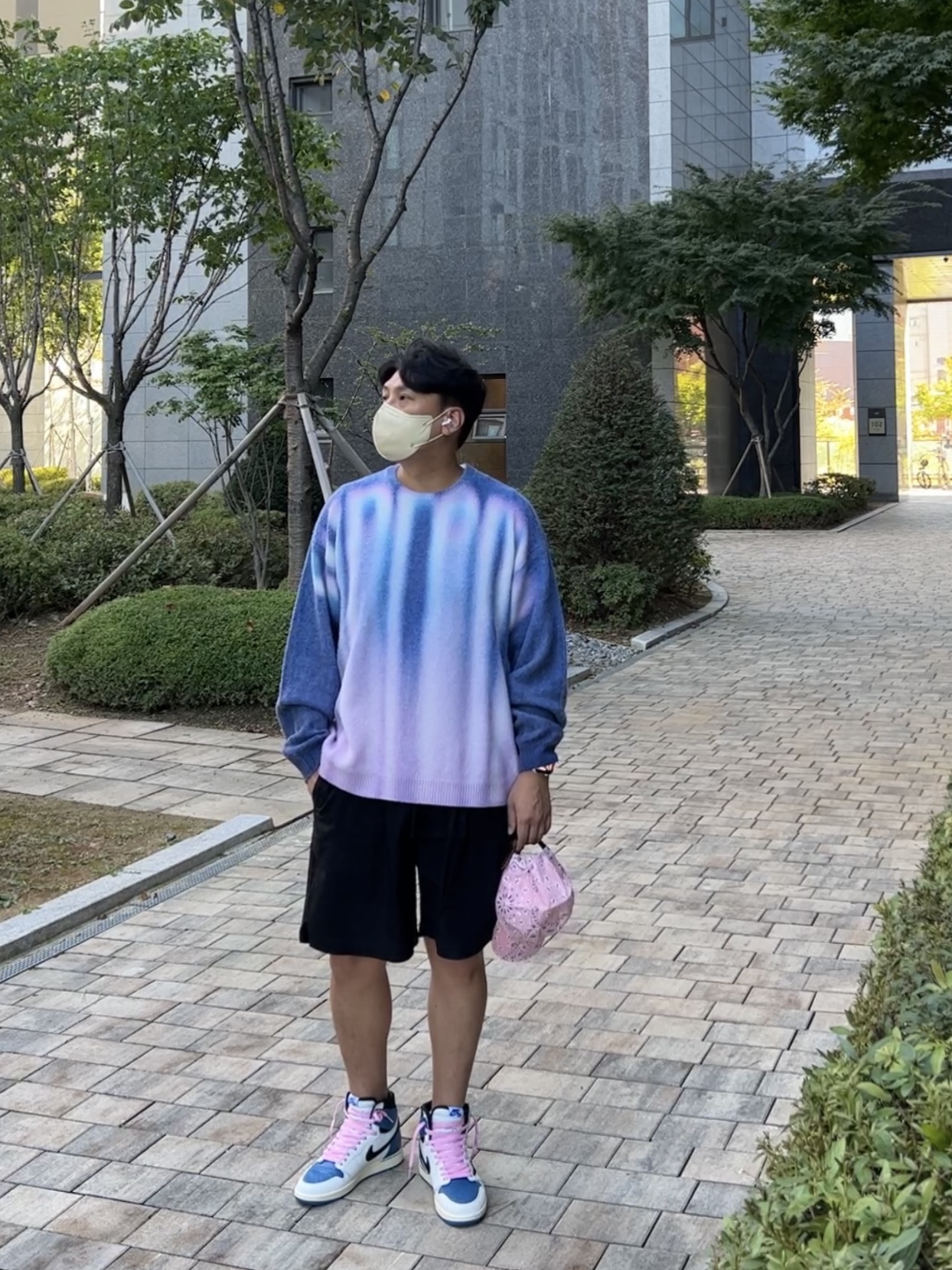 Supreme Blurred Logo Sweater Blue - 23FW, Jordan 1 x Travis Scott x Fragment Retro High OG SP Military Blue 착용 스타일 - 1
