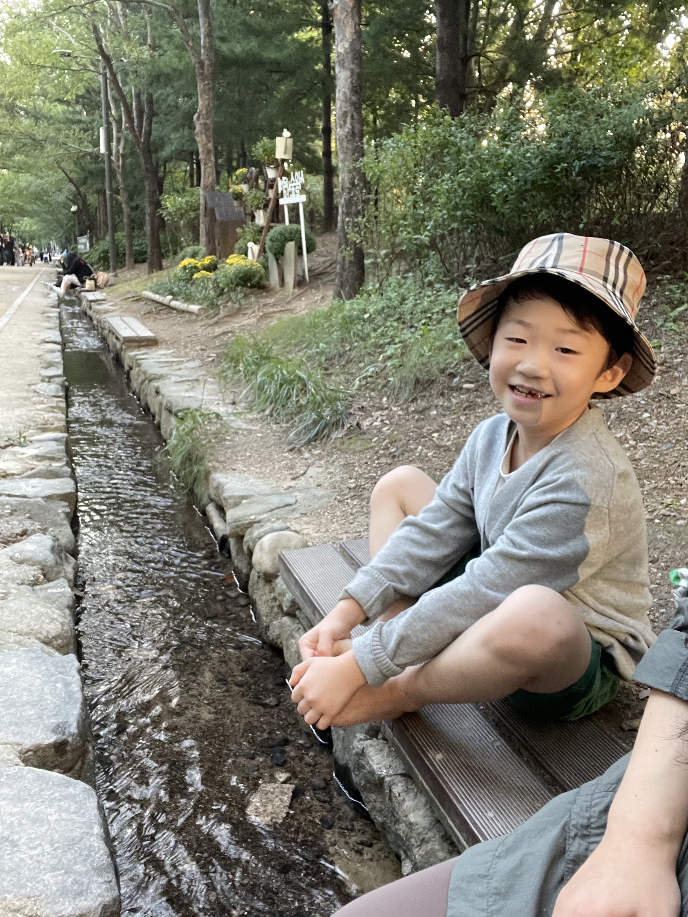 (Kids) Burberry Vintage Check Technical Cotton Bucket Hat Archive Beige, (PS) Jordan 3 x A Ma Maniere Retro SP 착용 스타일 - 4