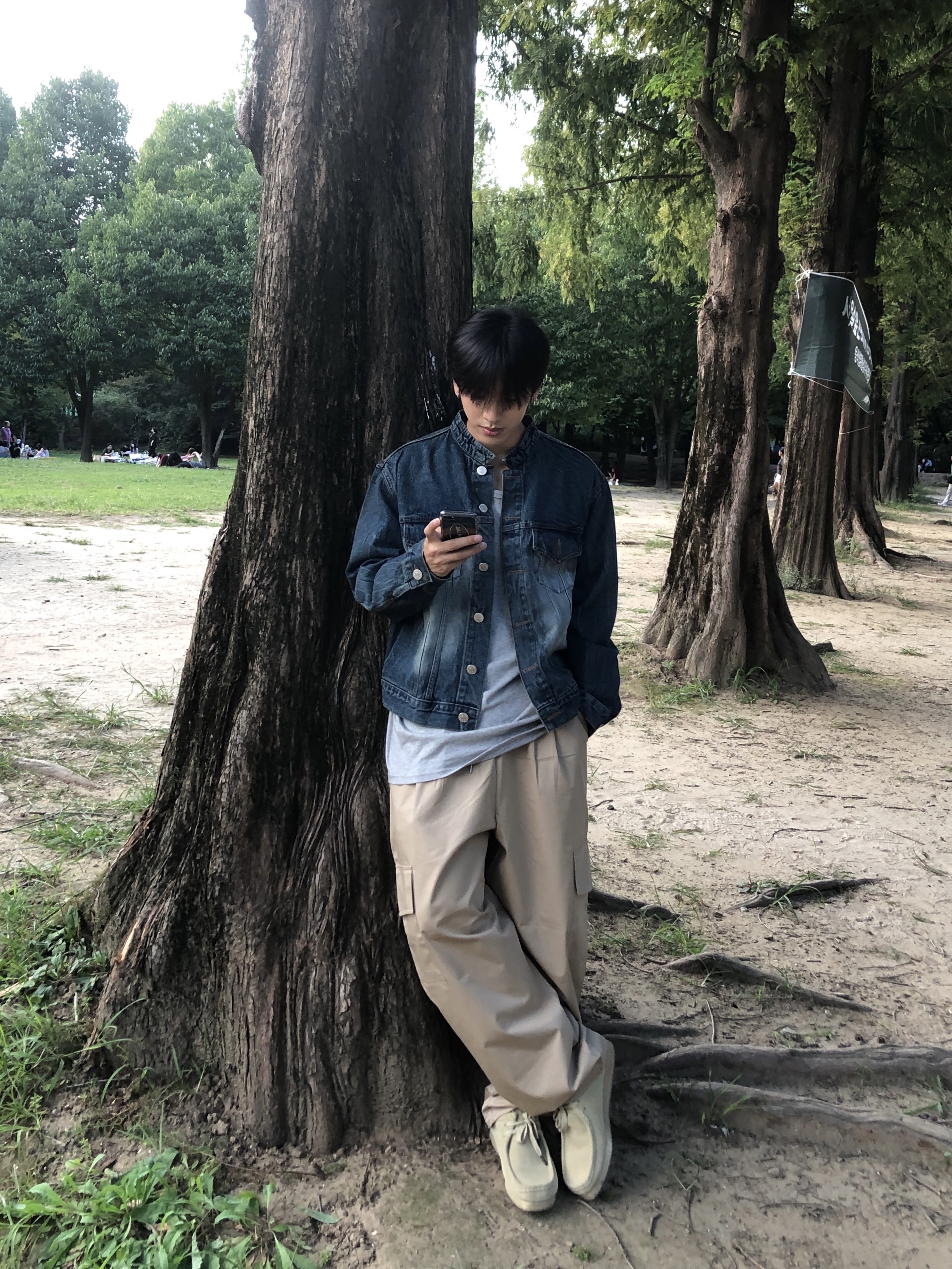 Clarks Wallabee Maple Suede 착용 스타일 - 1