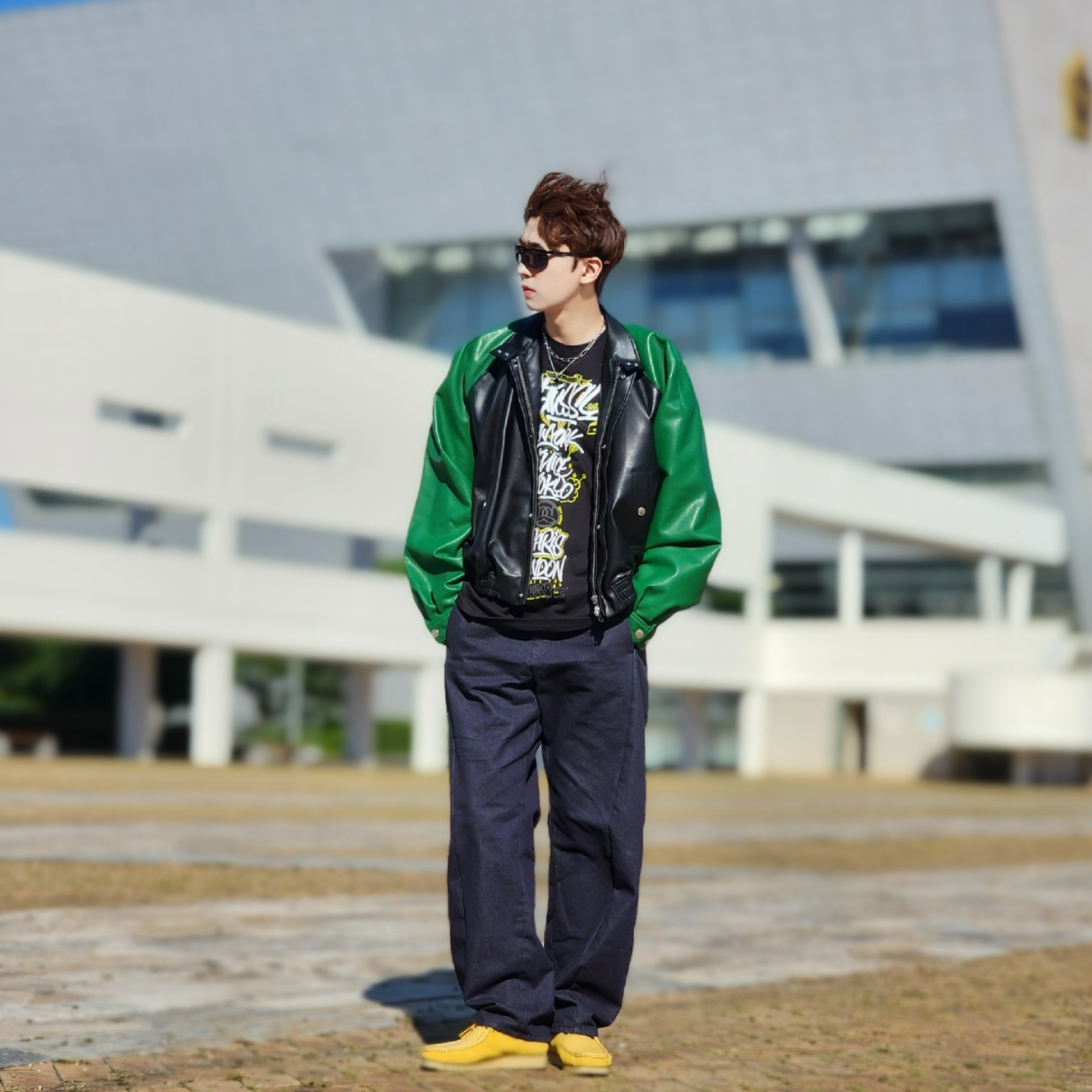 Stussy x Born X Raised Handstyles T-Shirt Black, Clarks Wallabee Suede Yellow 착용 스타일 - 2