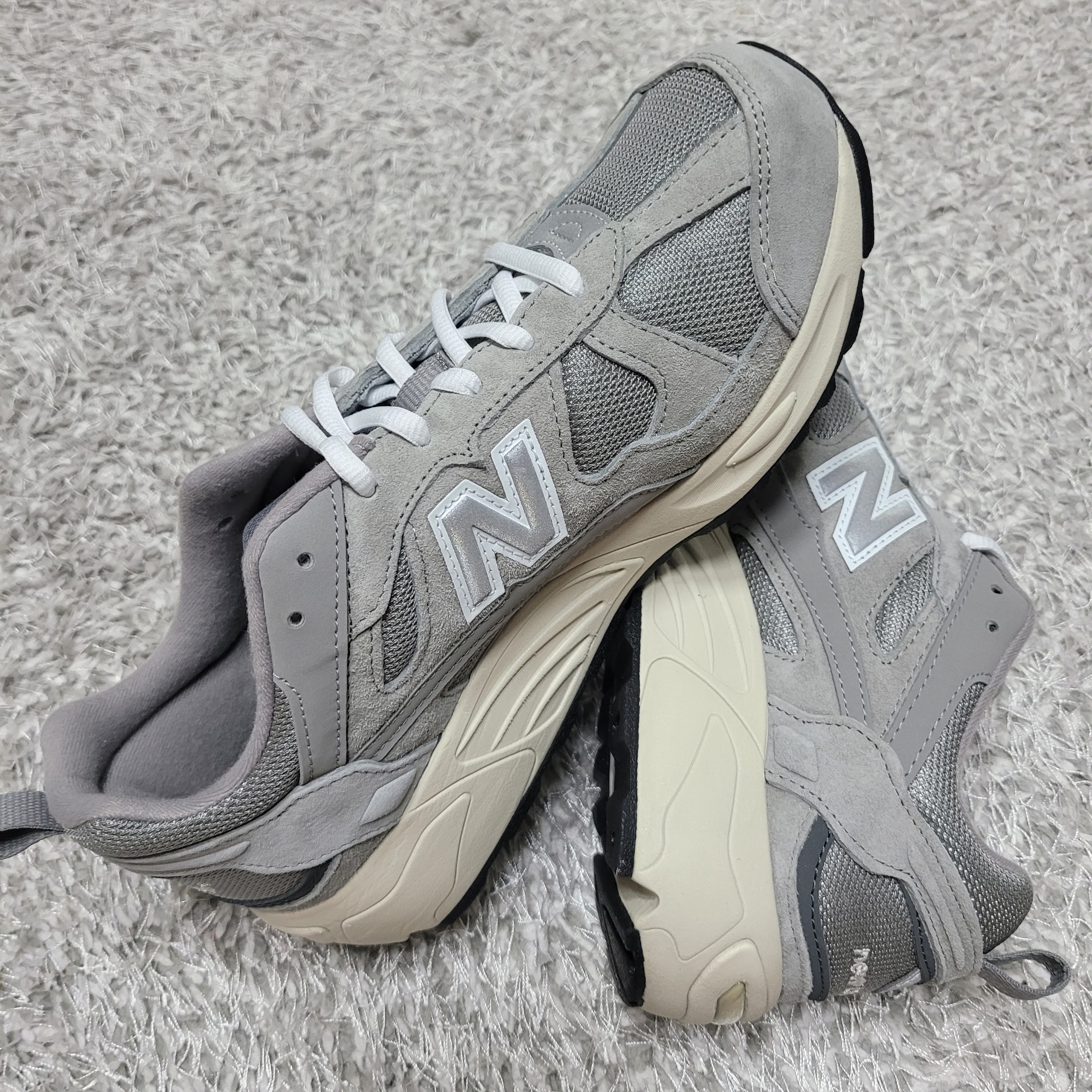 New Balance 878 Gray 착용 스타일 - 1