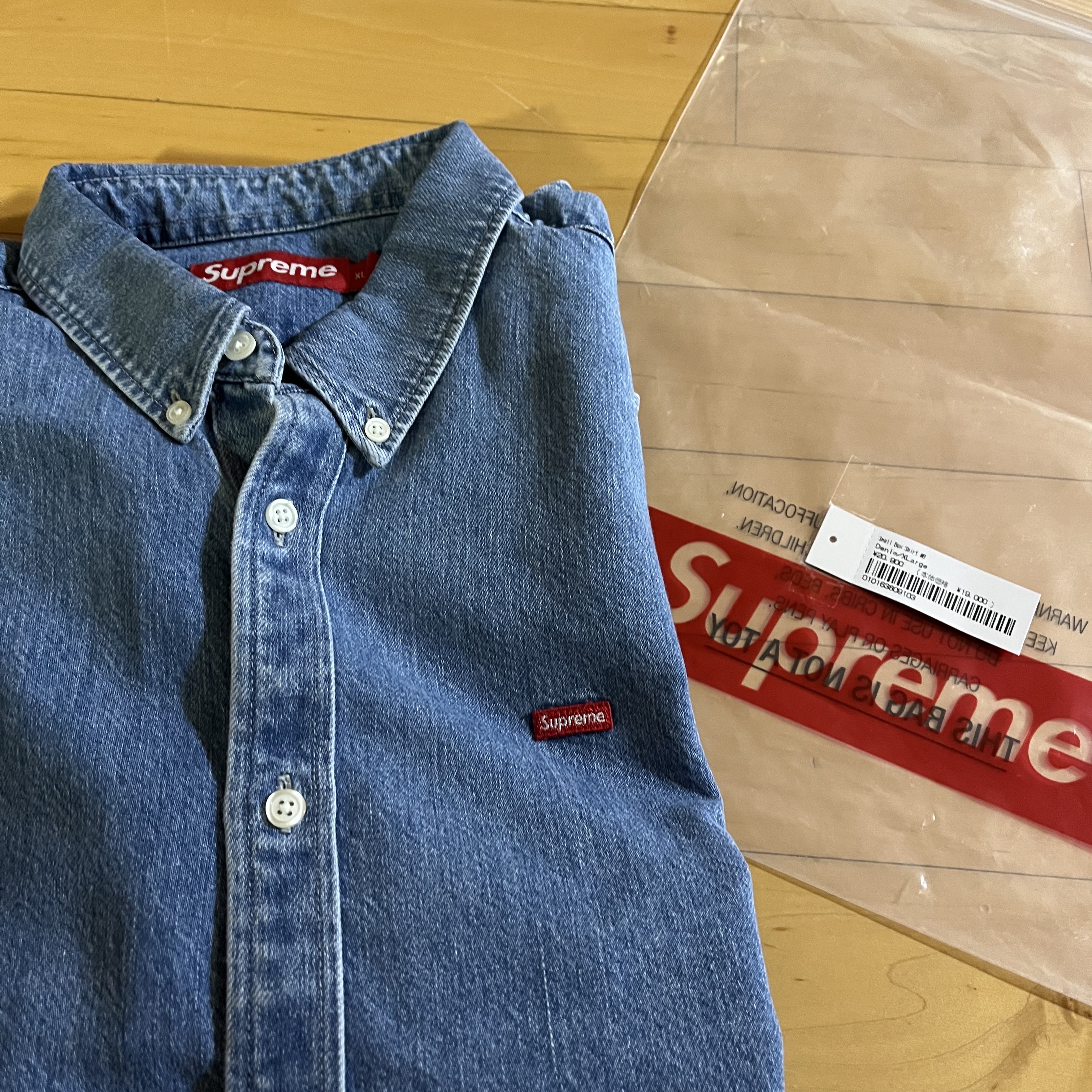 Supreme Small Box Shirt Denim - 23FW 착용 스타일