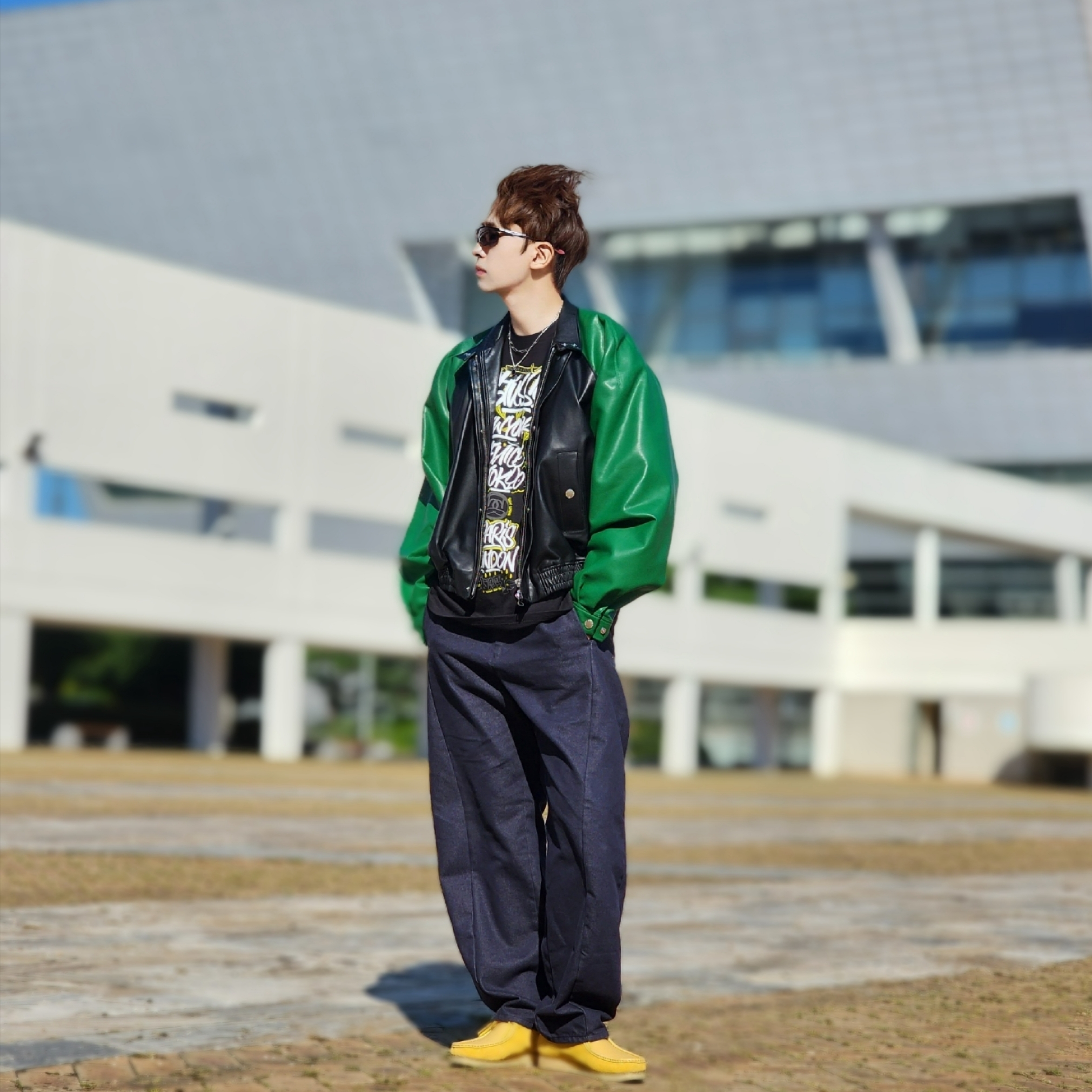 Stussy x Born X Raised Handstyles T-Shirt Black, Clarks Wallabee Suede Yellow 착용 스타일 - 3
