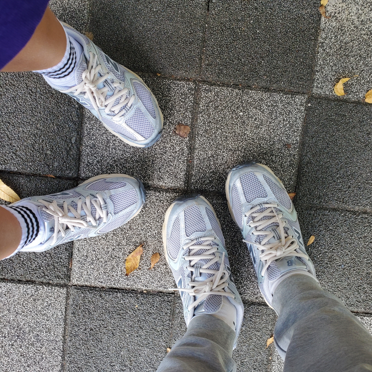 New Balance 530 Vintage Metallic Silver 착용 스타일 - 1