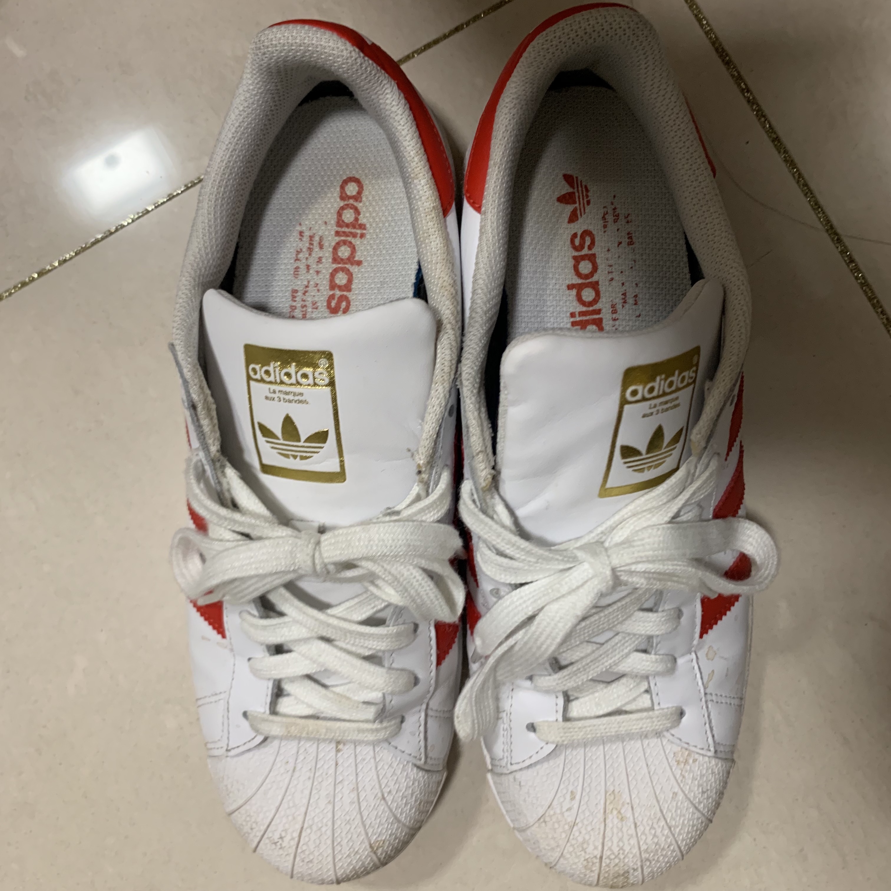 Adidas Superstar Cloud White Vivid Red 착용 스타일
