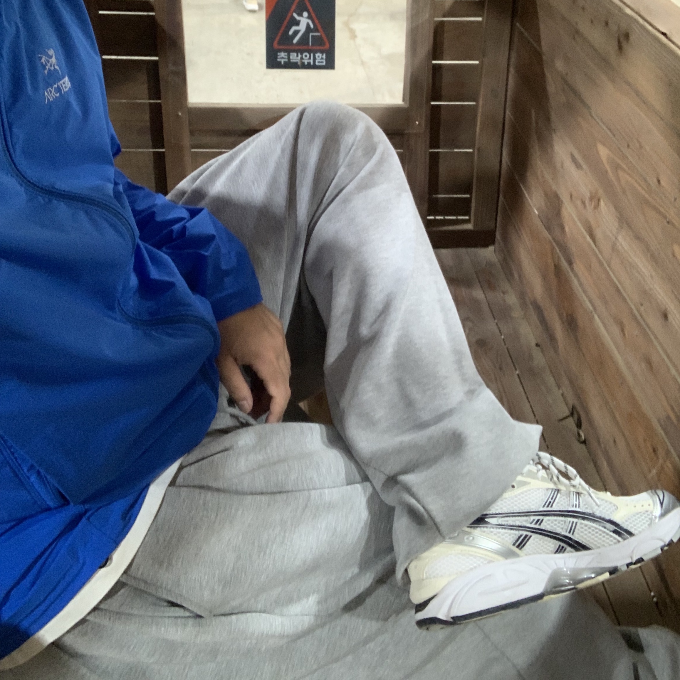 (W) Asics Gel-Kayano 14 White Midnight, Arc'teryx Gamma SL Hoody Fluidity 착용 스타일