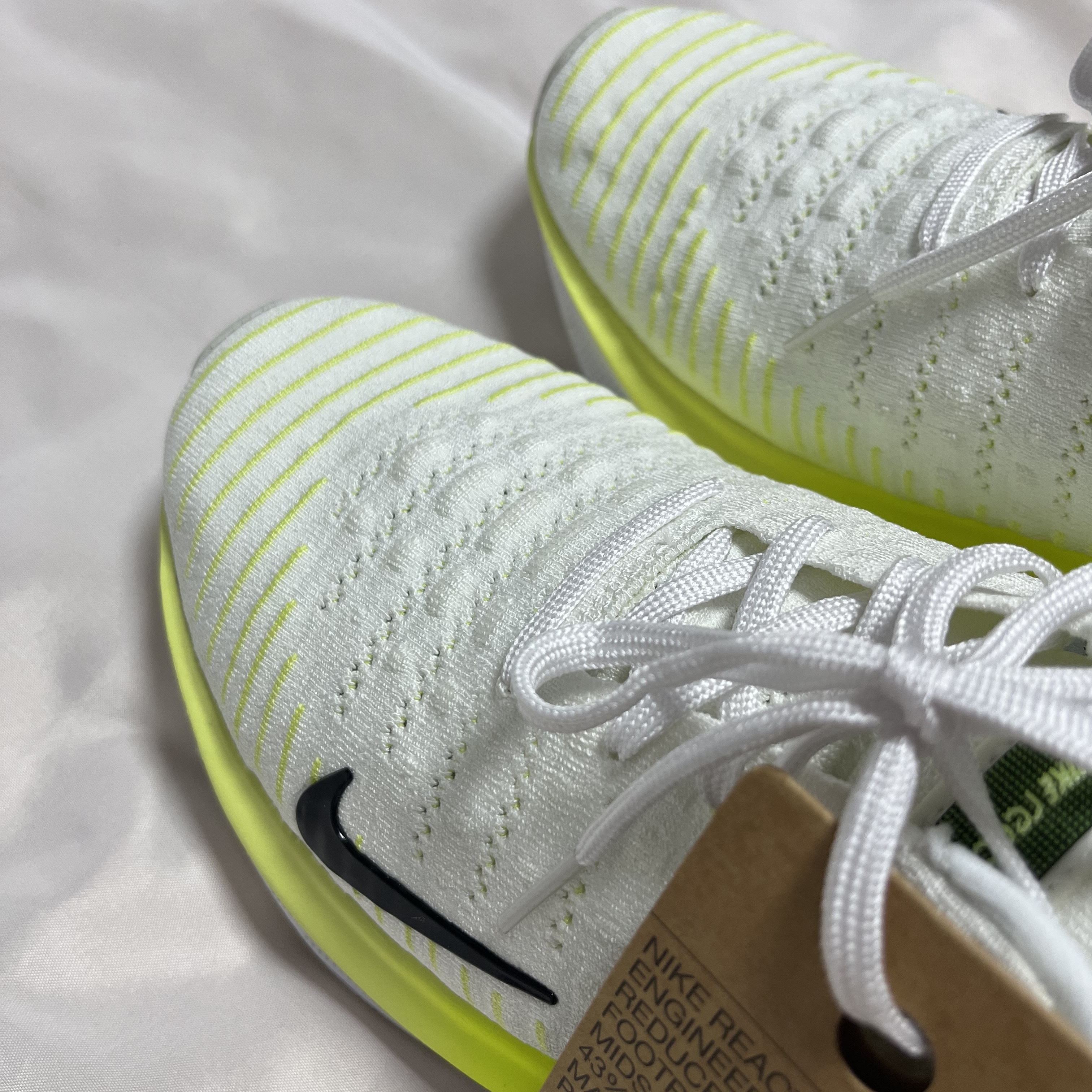 Nike ReactX Infinity Run 4 White Light Lemon Twist 착용 스타일 - 4