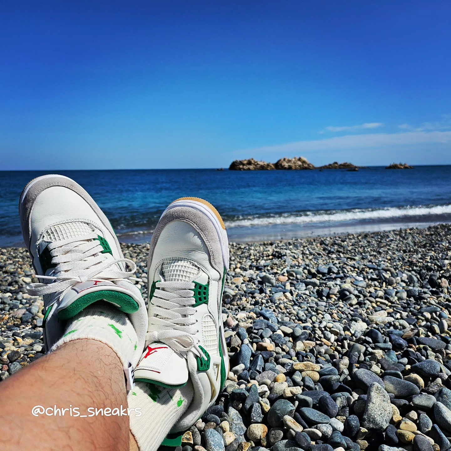 Jordan 4 x Nike SB Retro SP Pine Green, Louis Vuitton Discovery PM Bumbag Monogram Shadow Black 착용 스타일 - 3