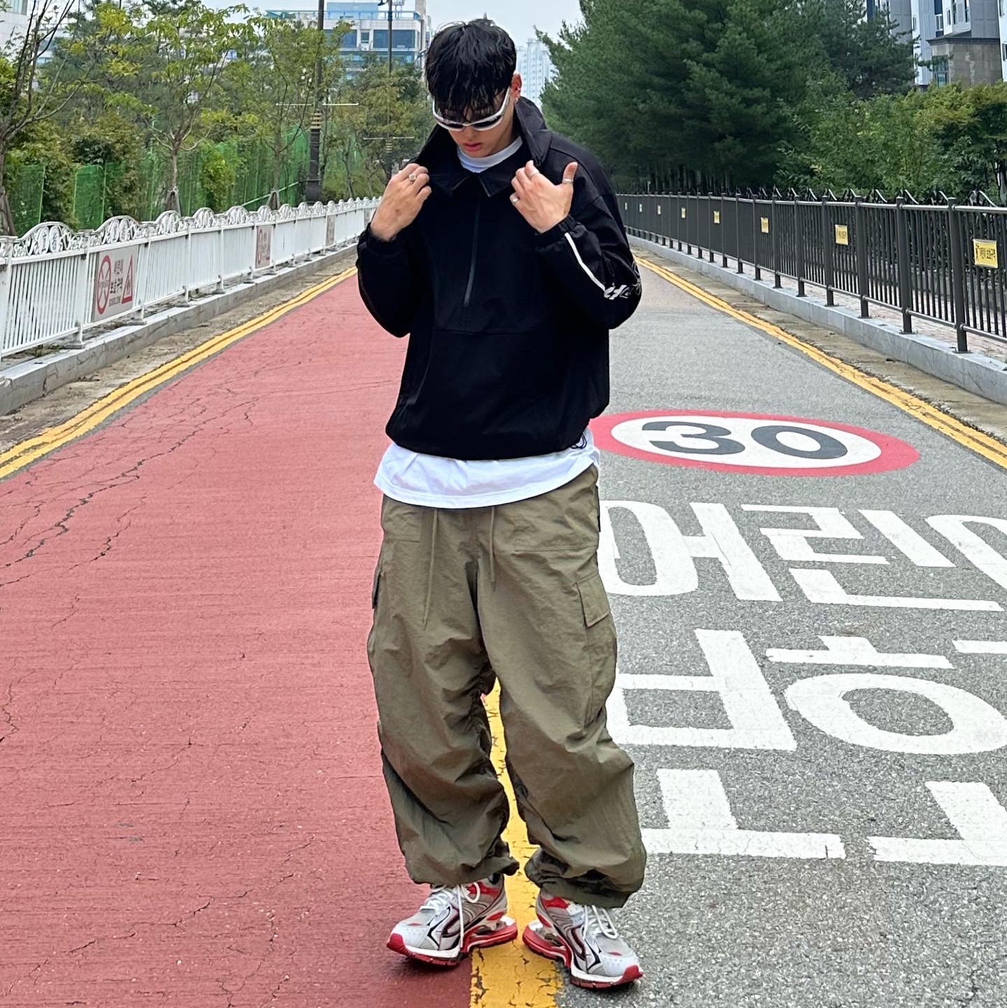 Balenciaga X-Pander Sneakers Red Silver 착용 스타일 - 3