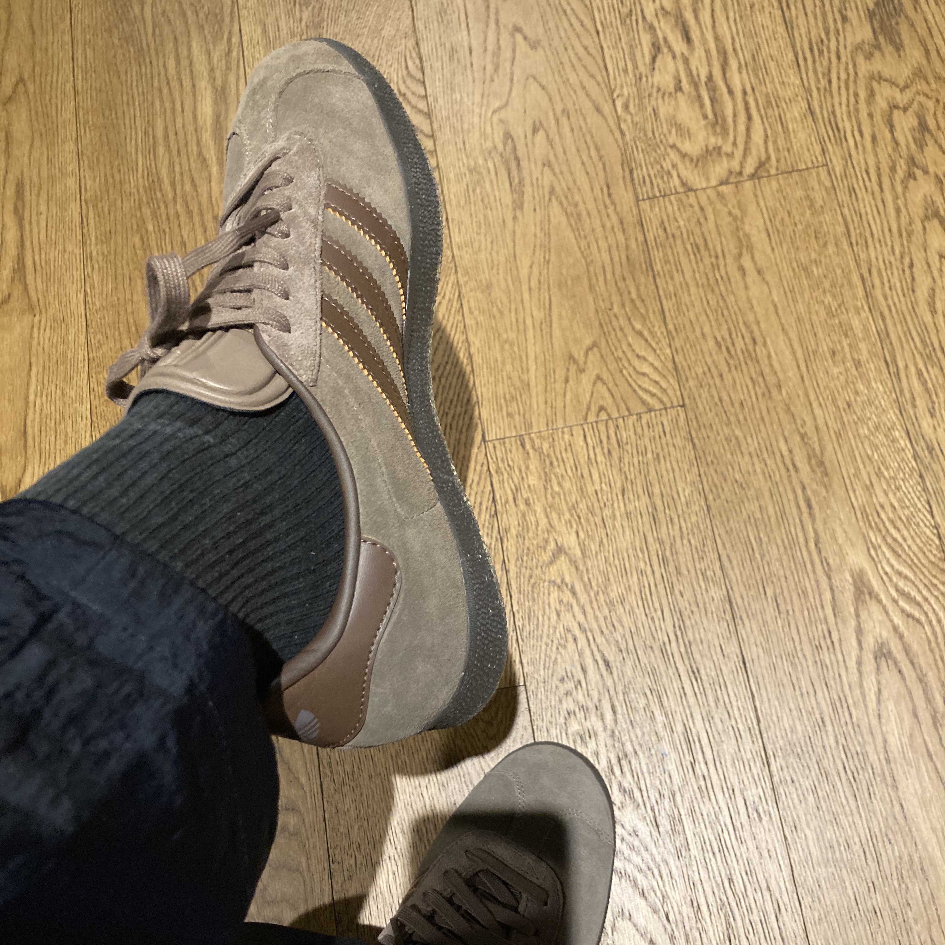 Adidas Gazelle Earth Strata Brown Gum 착용 스타일