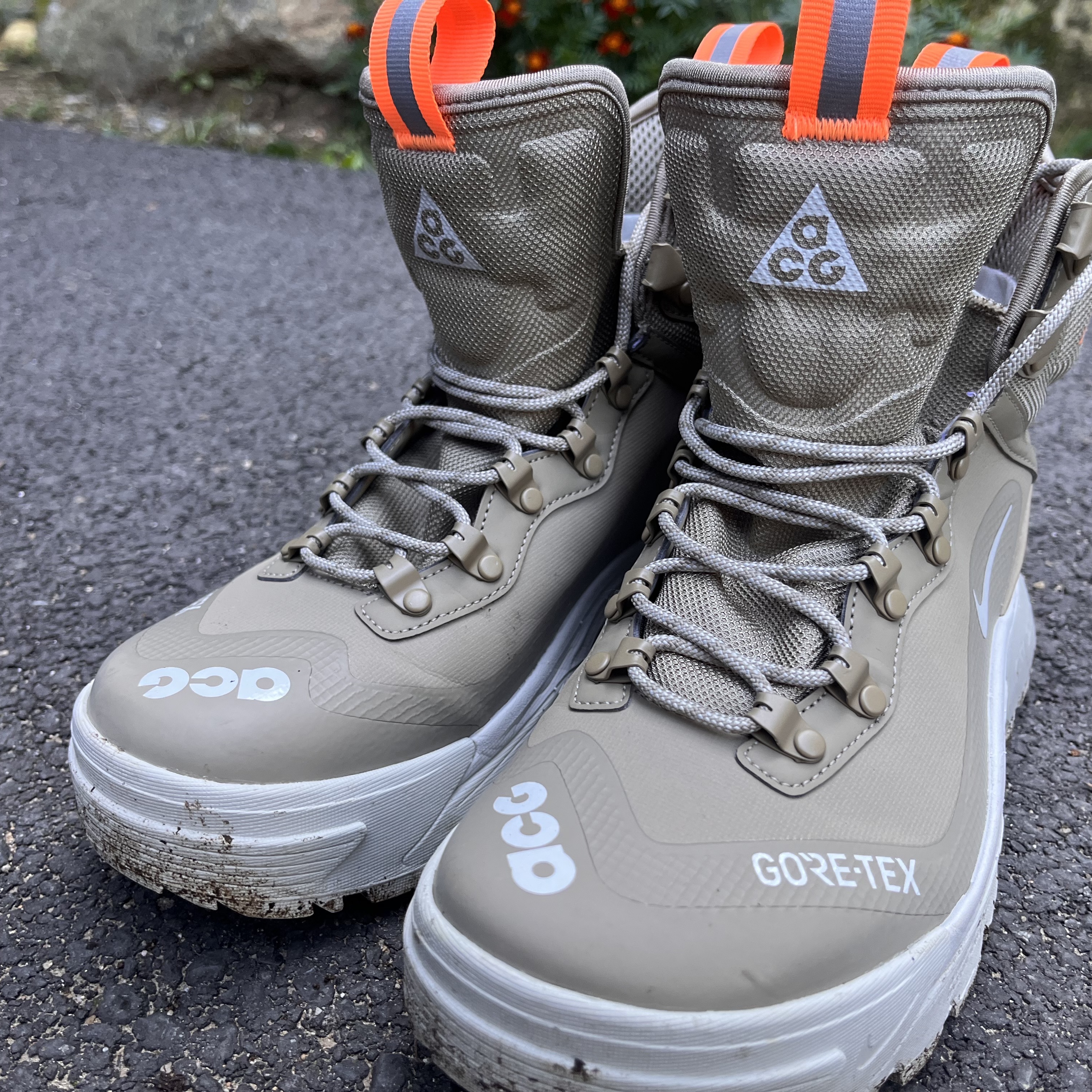 Nike ACG Air Zoom Gaiadome Gore-Tex Khaki Light Bone, Nike NRG ACG Trail Shorts Black Dark Smoke Grey - Asia 착용 스타일 - 4
