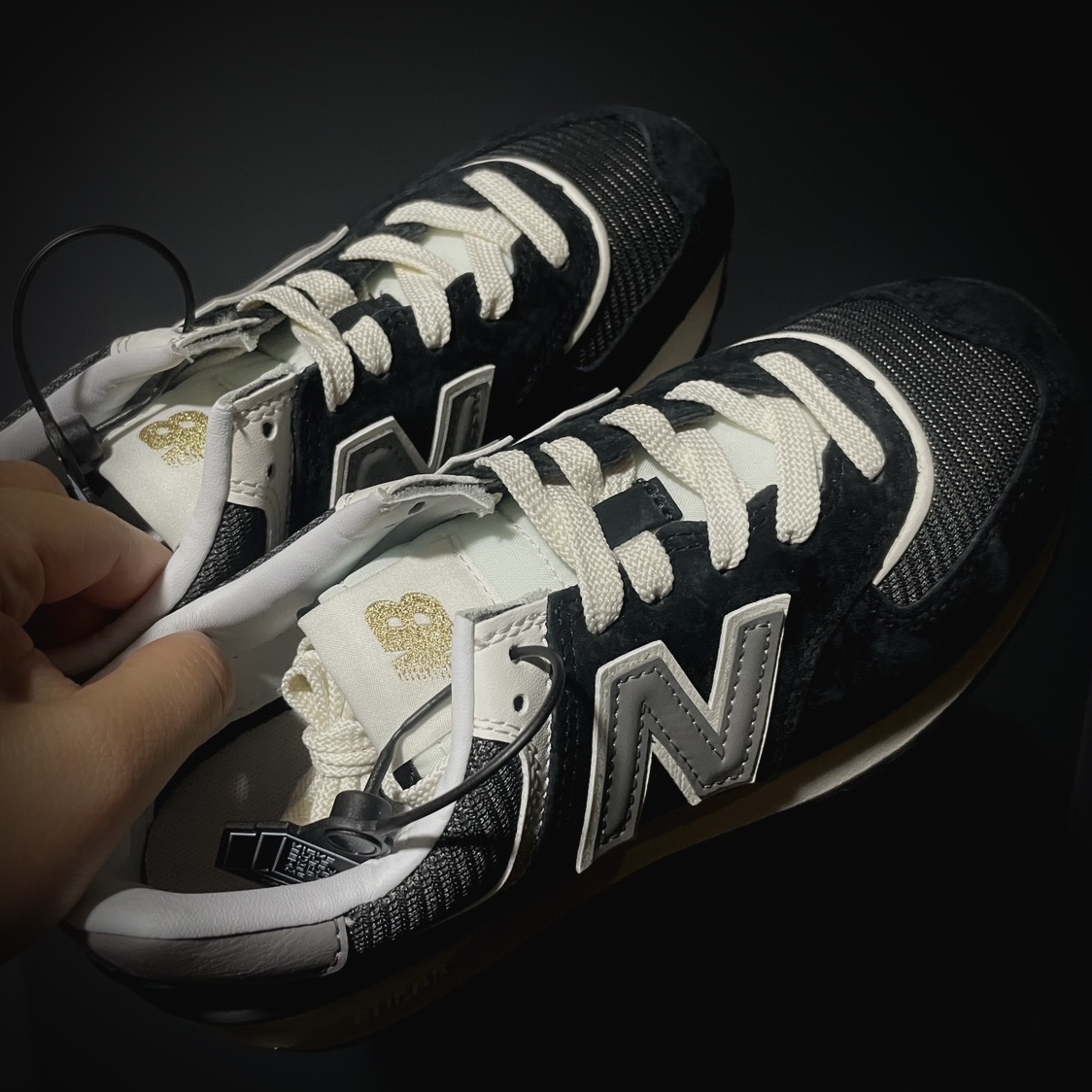 New Balance 574 Legacy Black 착용 스타일 - 1