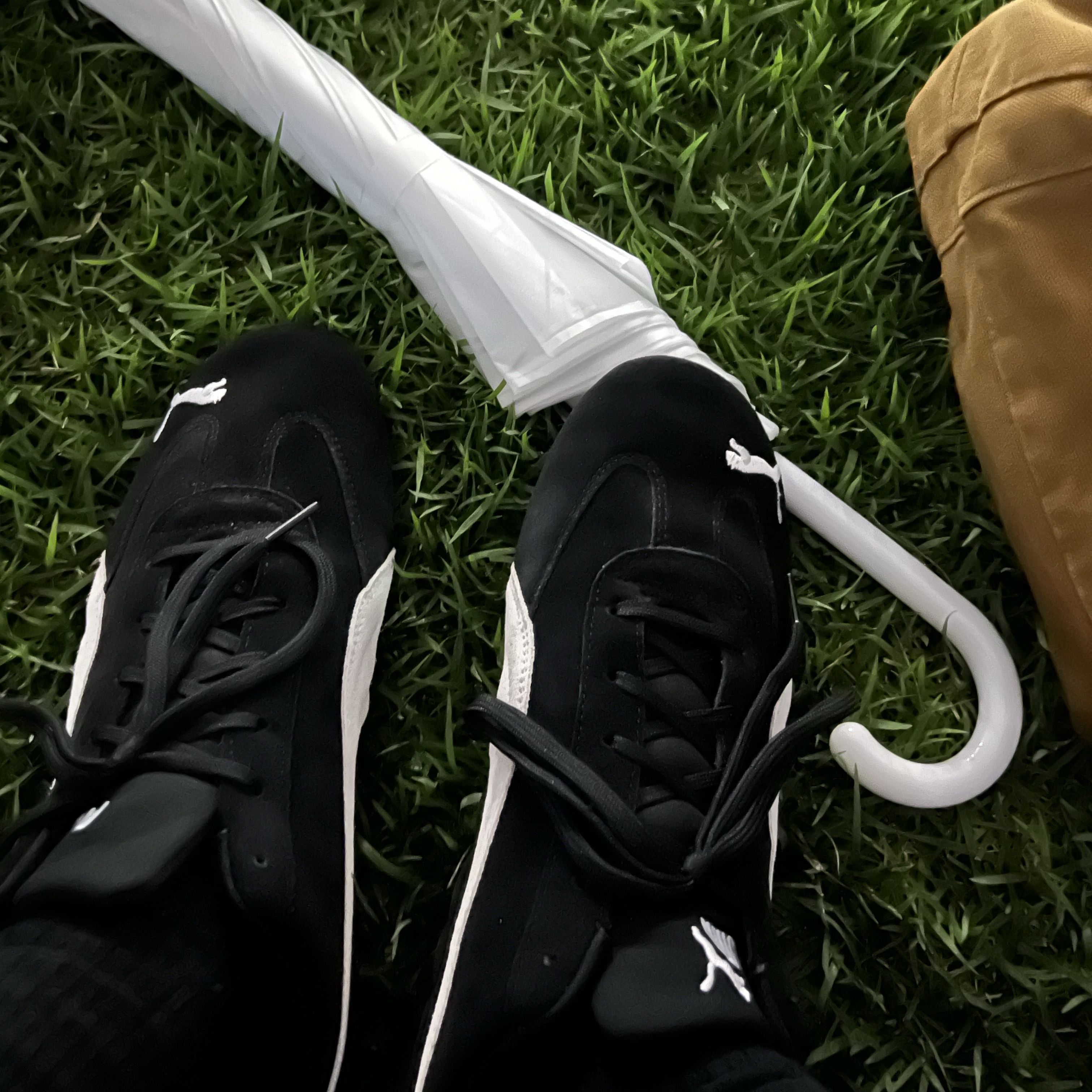 Puma Speedcat LS Black White 착용 스타일 - 1