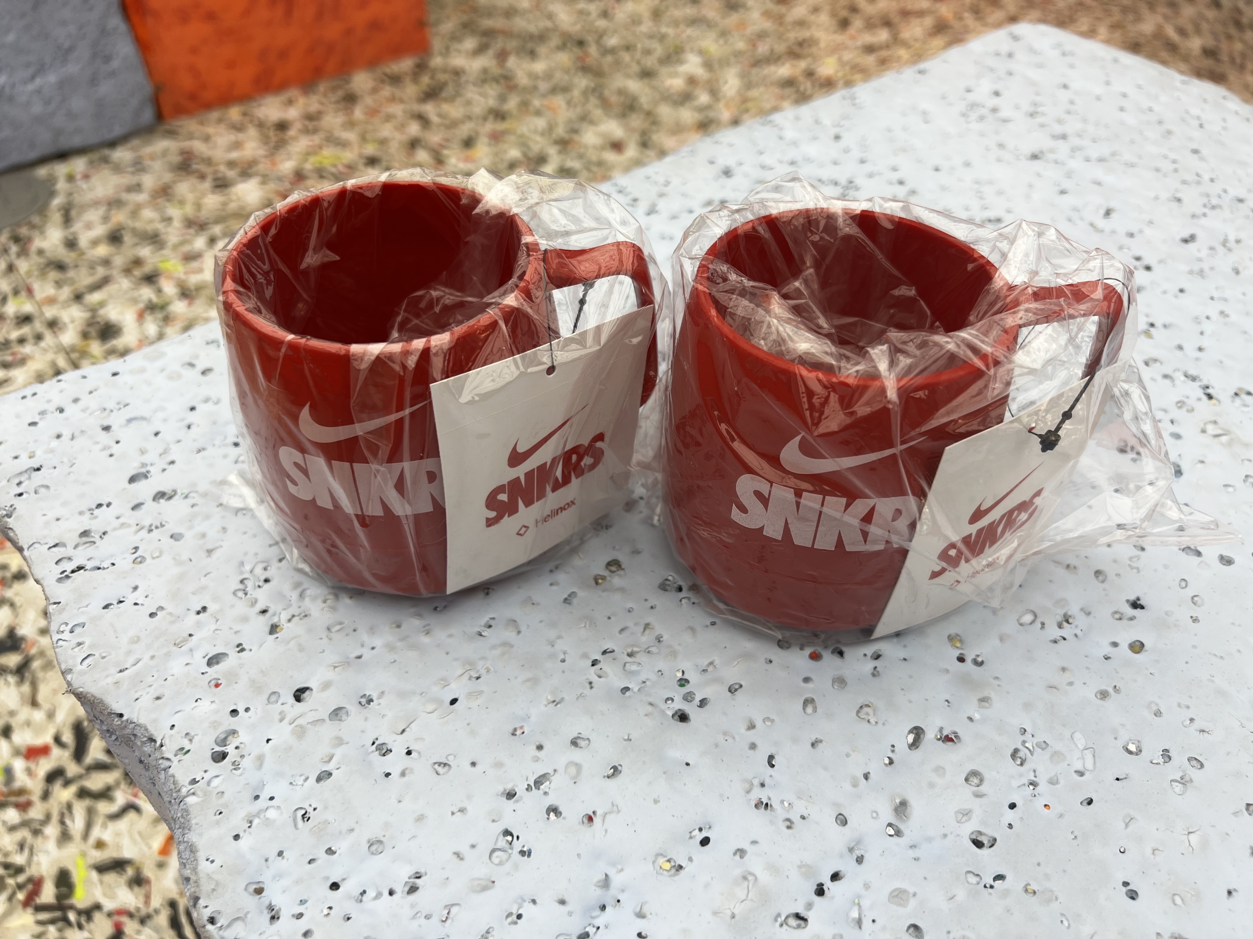 Helinox x Nike SNKRS Lounge Souvenir Dinex Mug Red 착용 스타일