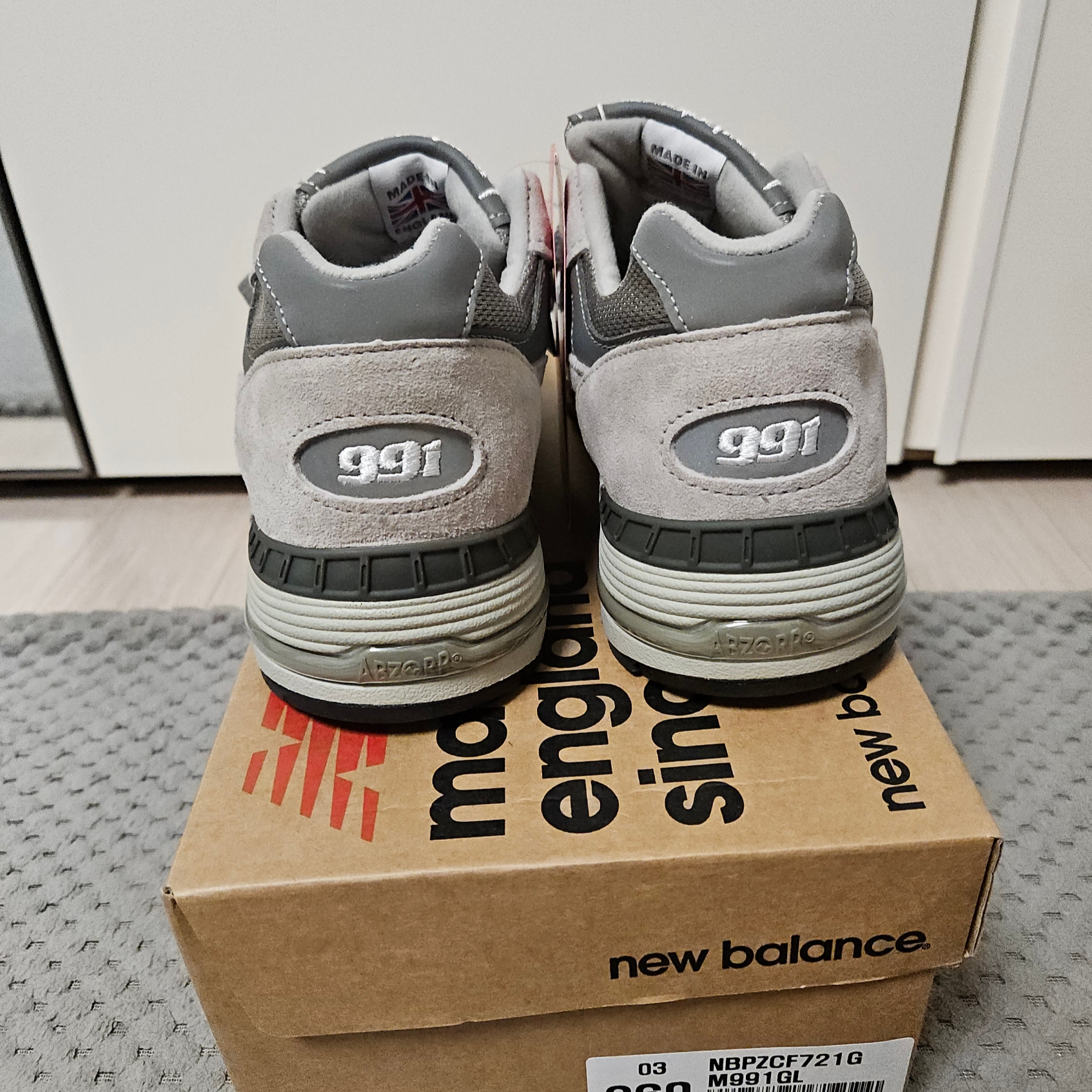 New Balance 991 Made in UK Grey 착용 스타일 - 3