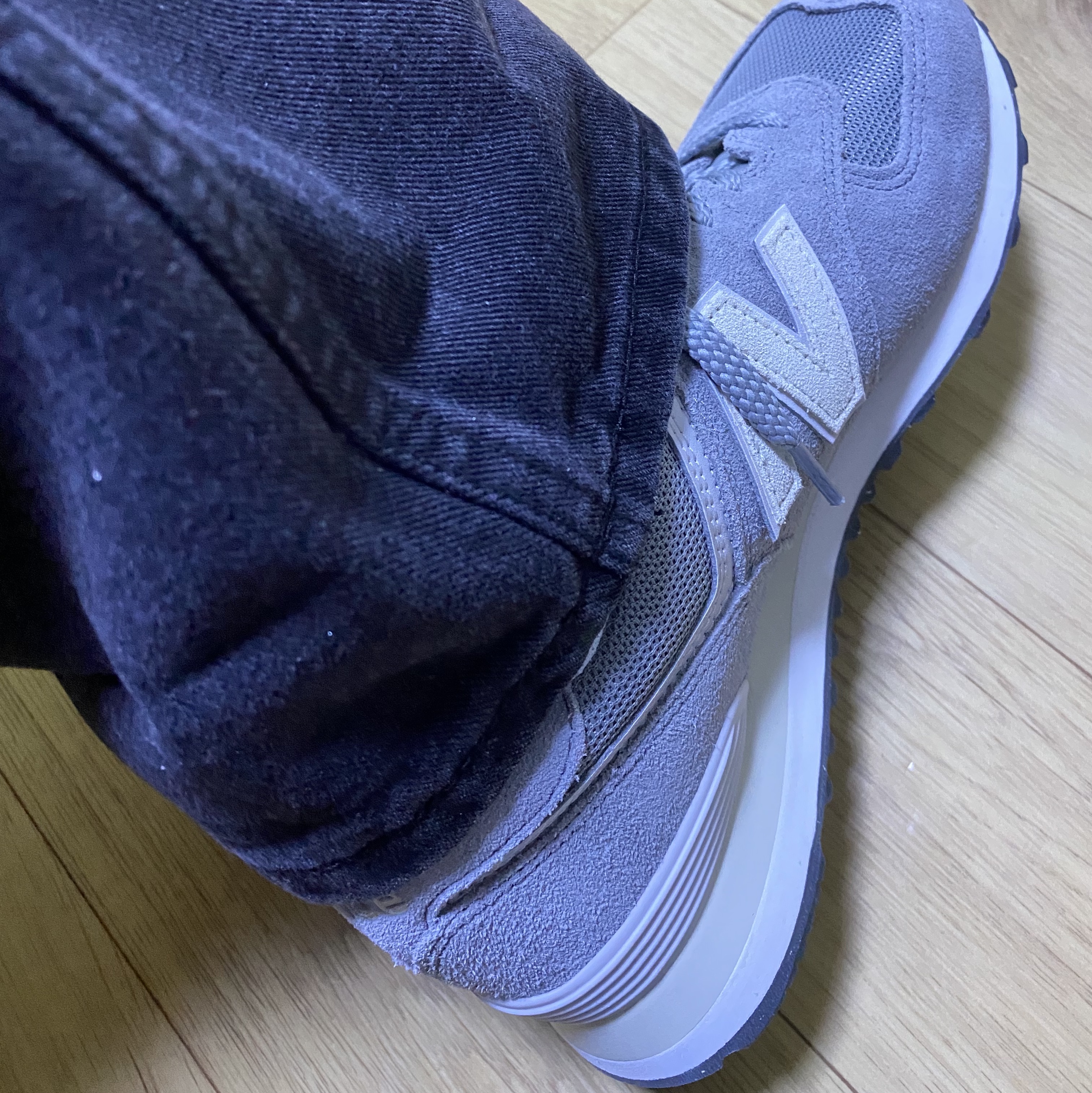 New Balance 574 Classics Reimagined Gray 착용 스타일 - 4