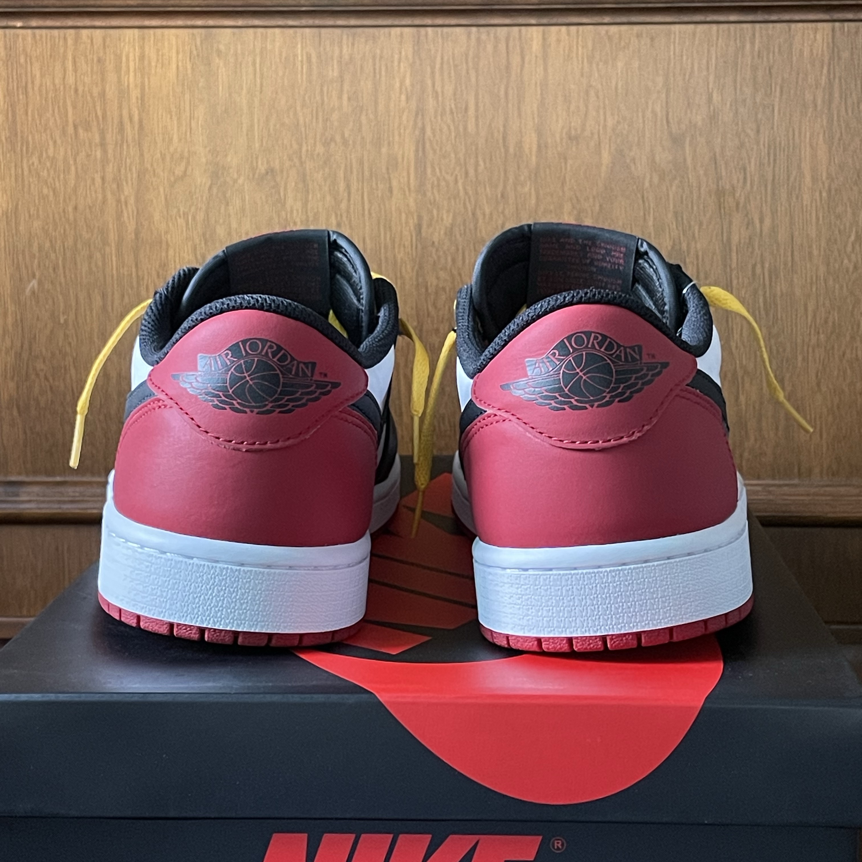 Jordan 1 Retro Low OG Black Toe 착용 스타일 - 5