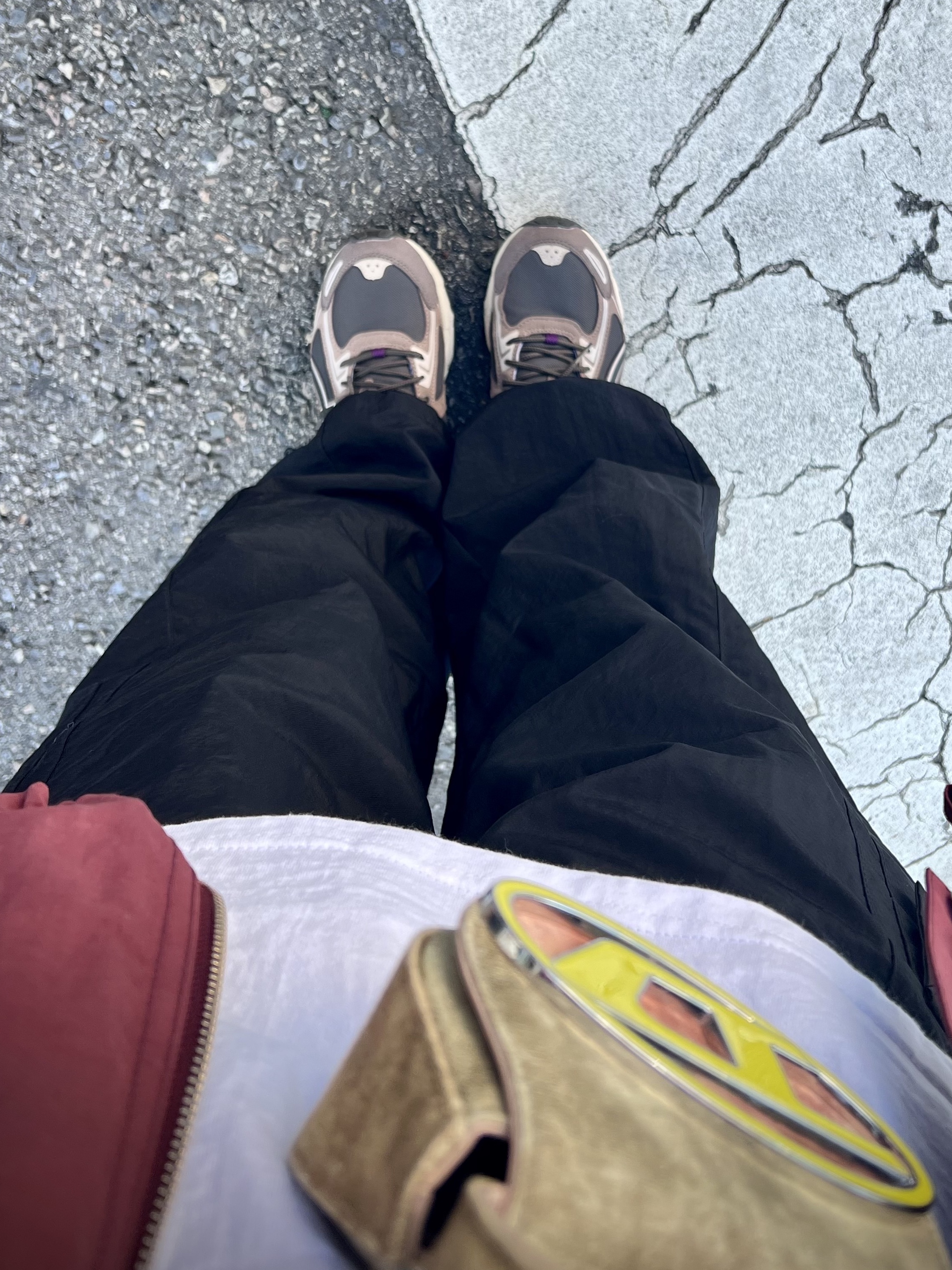 Stussy Wave Dye Beach Shell Jacket Maroon, Supreme x Koss Portapro Headphones Silver - 23FW 착용 스타일 - 5