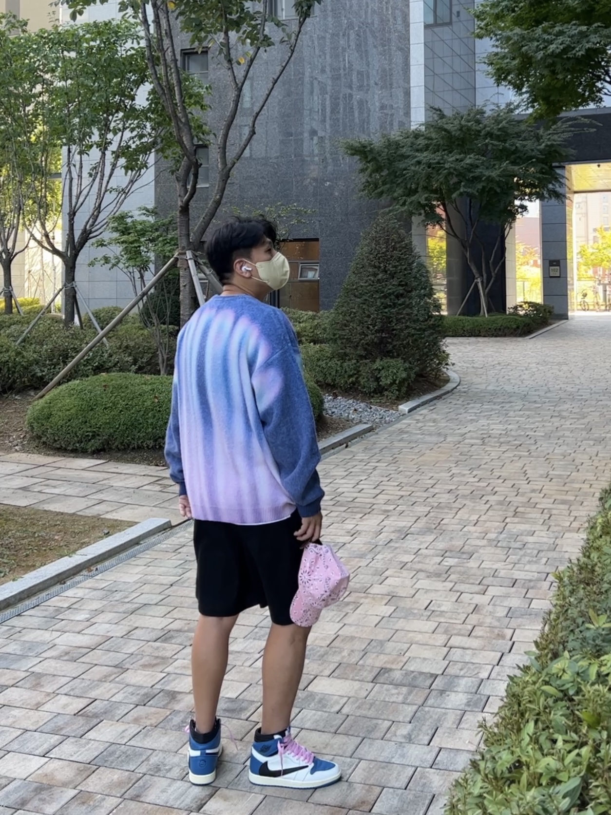 Supreme Blurred Logo Sweater Blue - 23FW, Jordan 1 x Travis Scott x Fragment Retro High OG SP Military Blue 착용 스타일 - 2