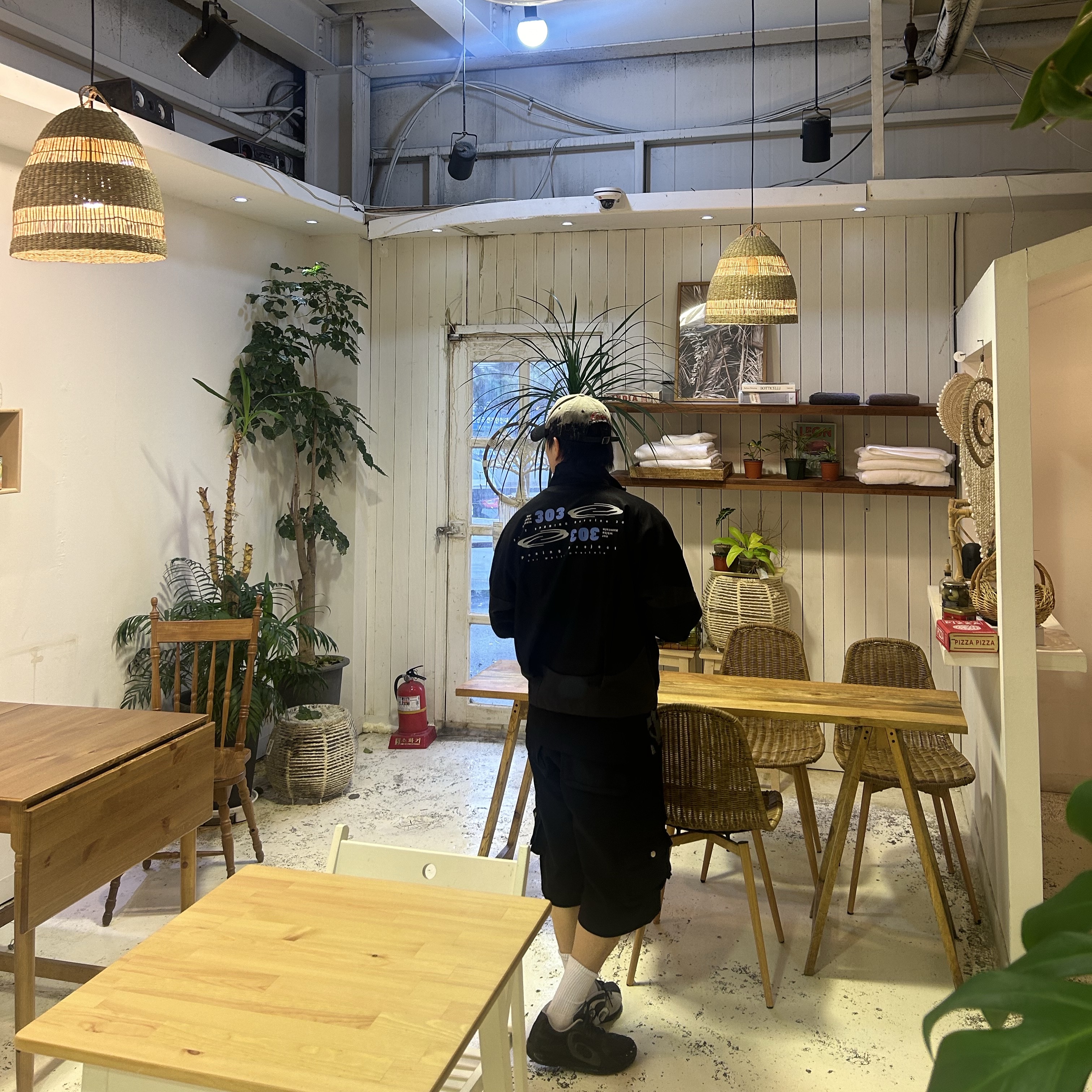 Opening Project 303 Cropped Jacket Black, ETCE Fadeout Cap Black 착용 스타일 - 3