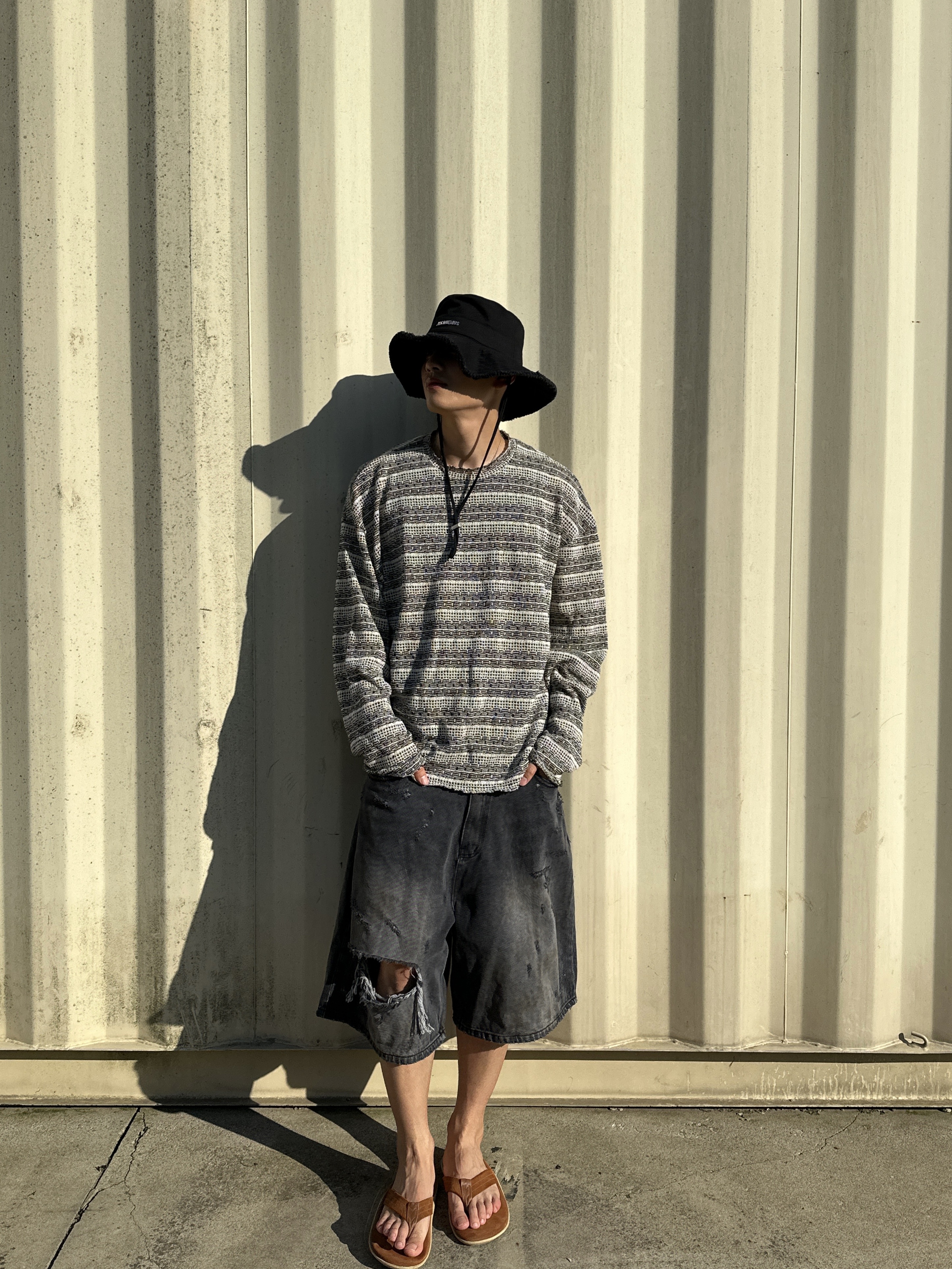 Jacquemus Le Bob Artichaut Bucket Hat Black 착용 스타일 - 2