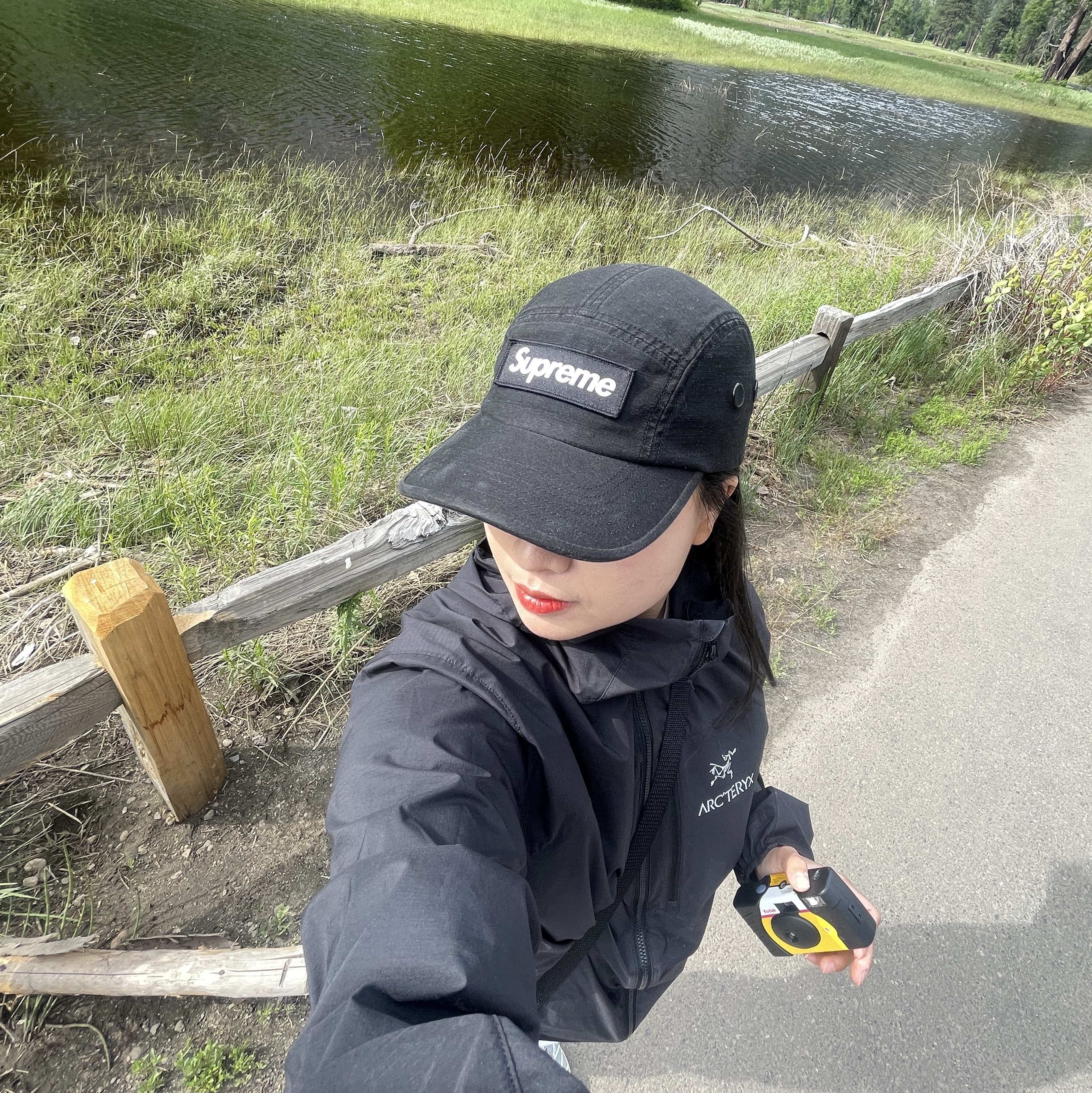 Supreme Washed Chino Twill Camp Cap Black, Arc'teryx Squamish Hoody Black 착용 스타일