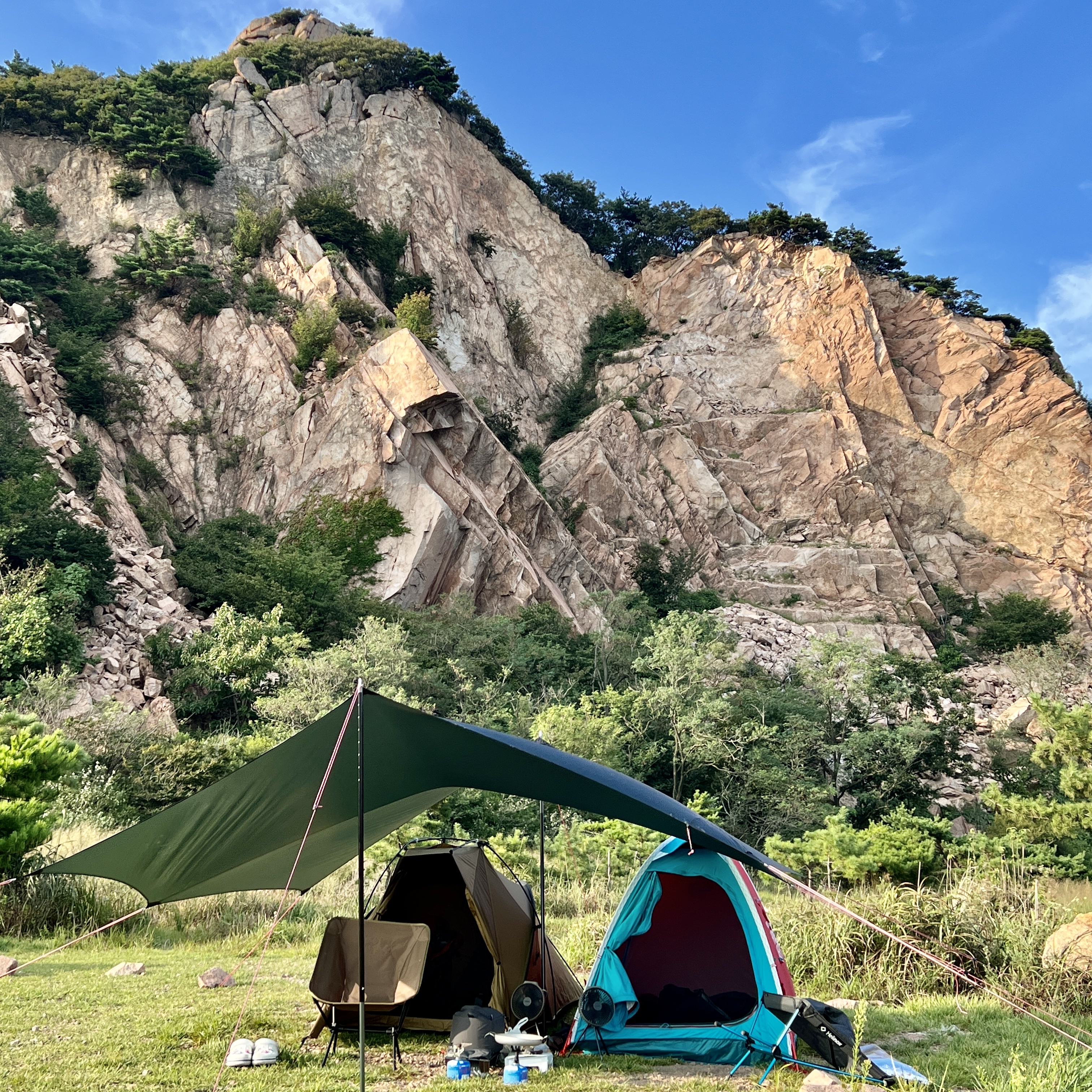 Helinox Tactical Attack 1.5P, Helinox Tactical Chair Coyote Tan 착용 스타일