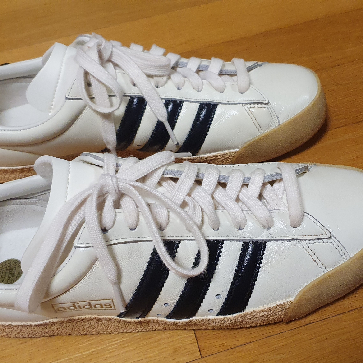 Adidas Supergrip Off White Core Black 착용 스타일 - 1