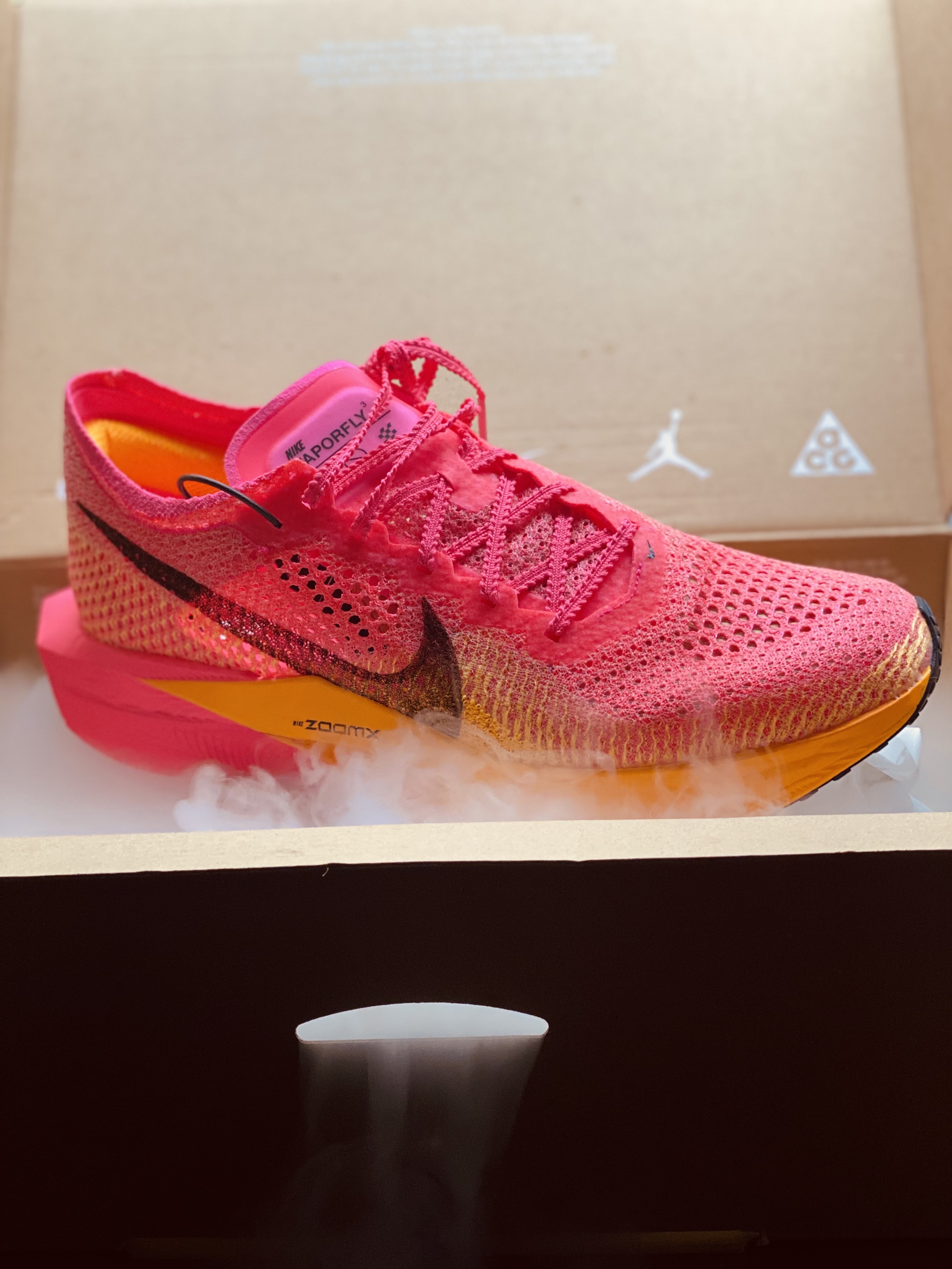 Nike ZoomX Vaporfly Next% 3 Hyper Pink 착용 스타일