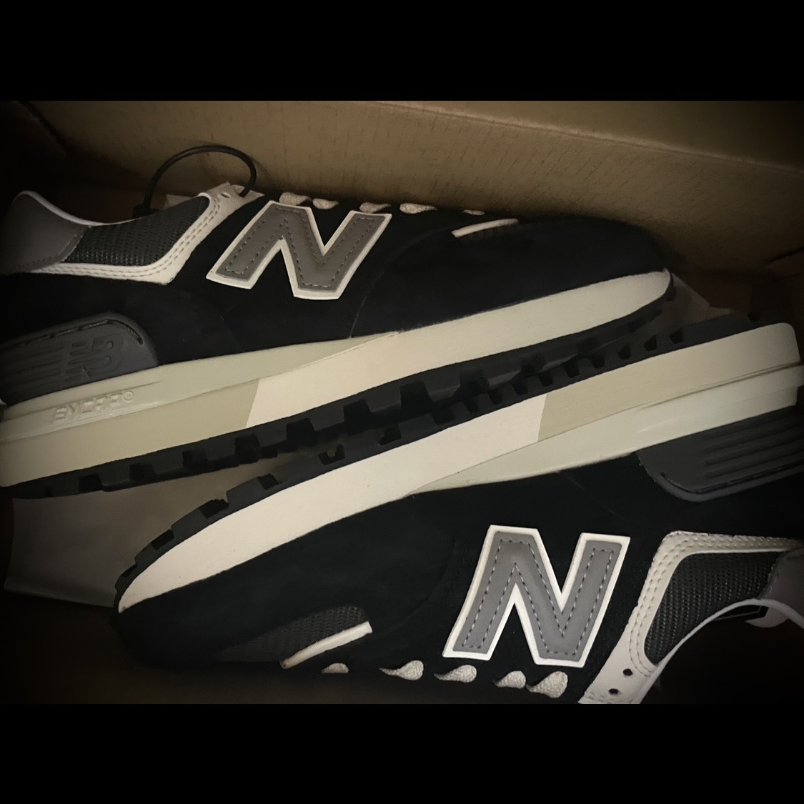 New Balance 574 Legacy Black 착용 스타일 - 2