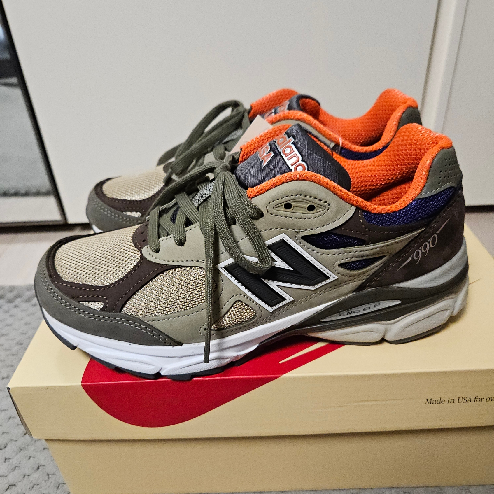 New Balance 990v3 Made in USA Tan Orange 착용 스타일 - 2
