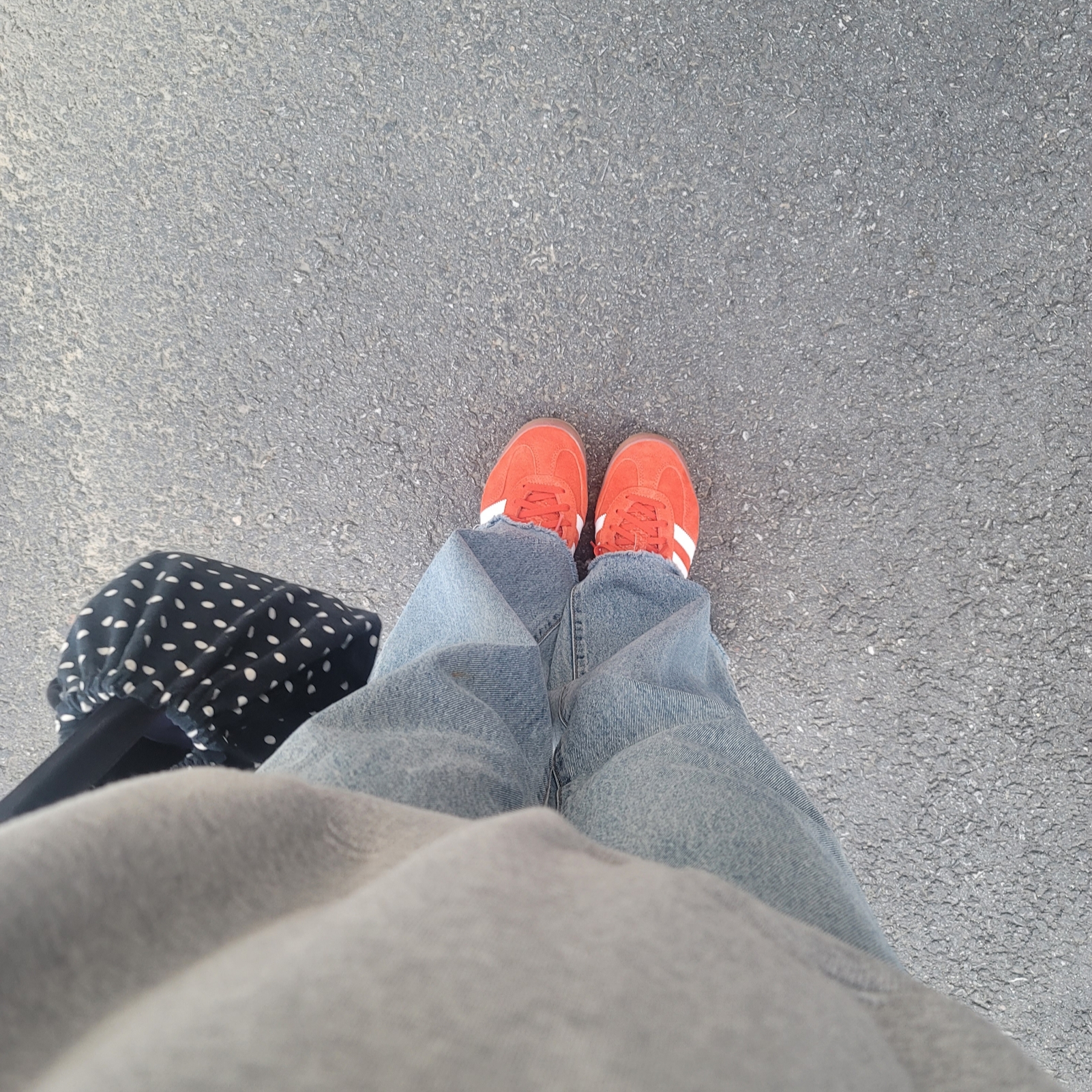 (W) Adidas Gazelle Indoor Bold Orange Cloud White 착용 스타일