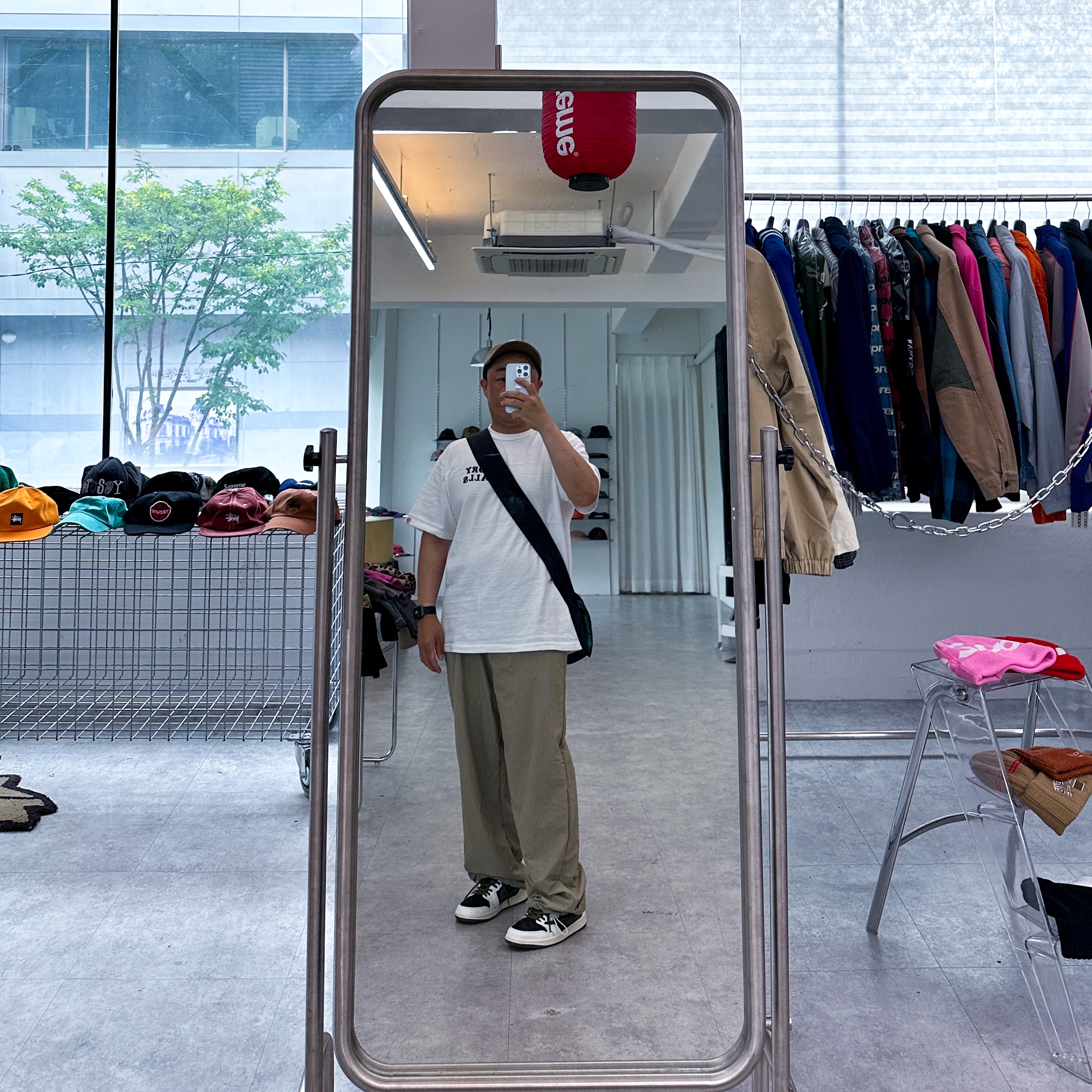 Human Made Graphic T-Shirt #10 White, (W) Jordan 1 x Travis Scott Retro Low OG SP Medium Olive 착용 스타일