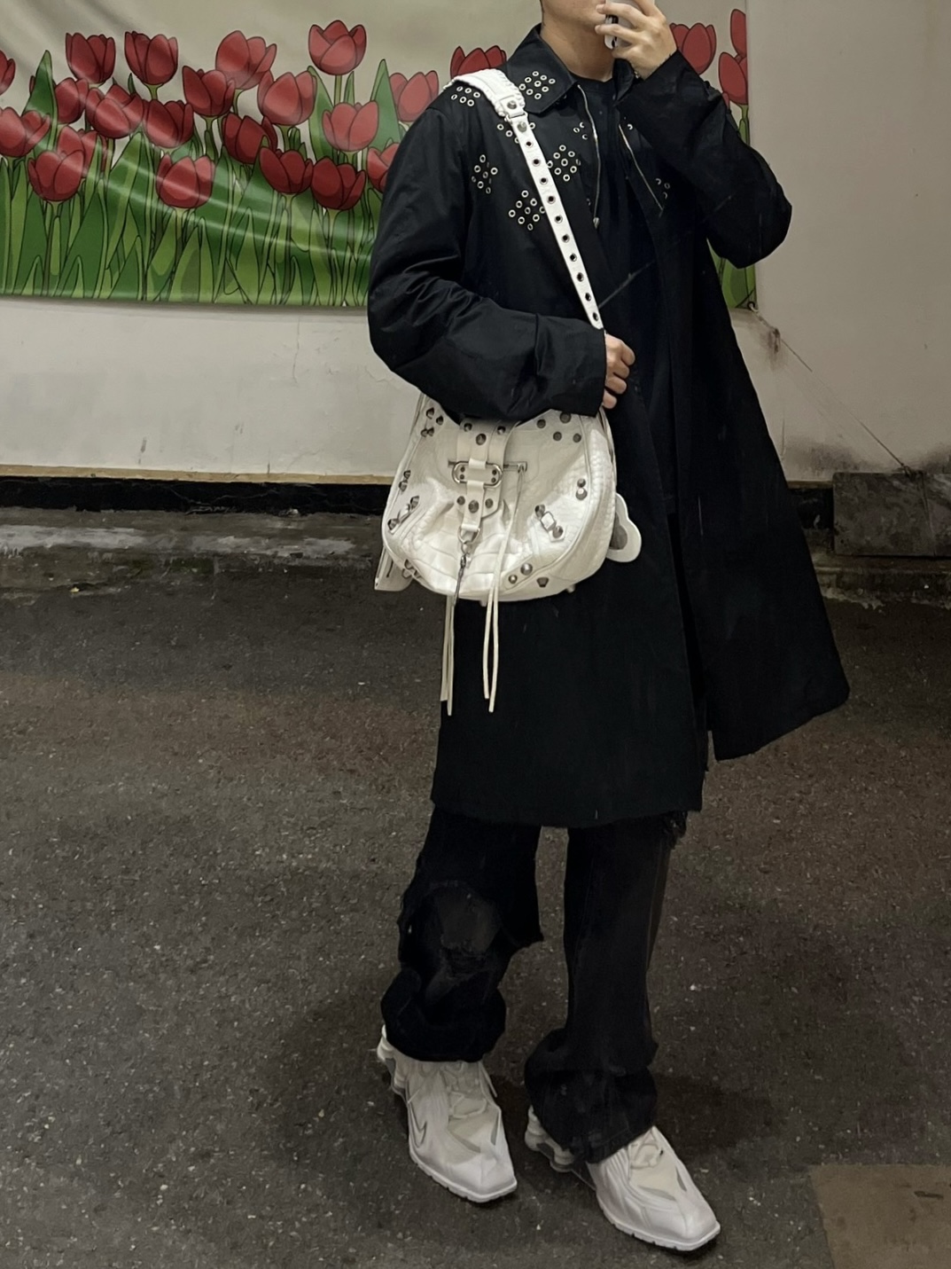 Nike x Martine Rose Shox MR4 Black, Nike x Martine Rose Shox MR4 White 착용 스타일 - 1