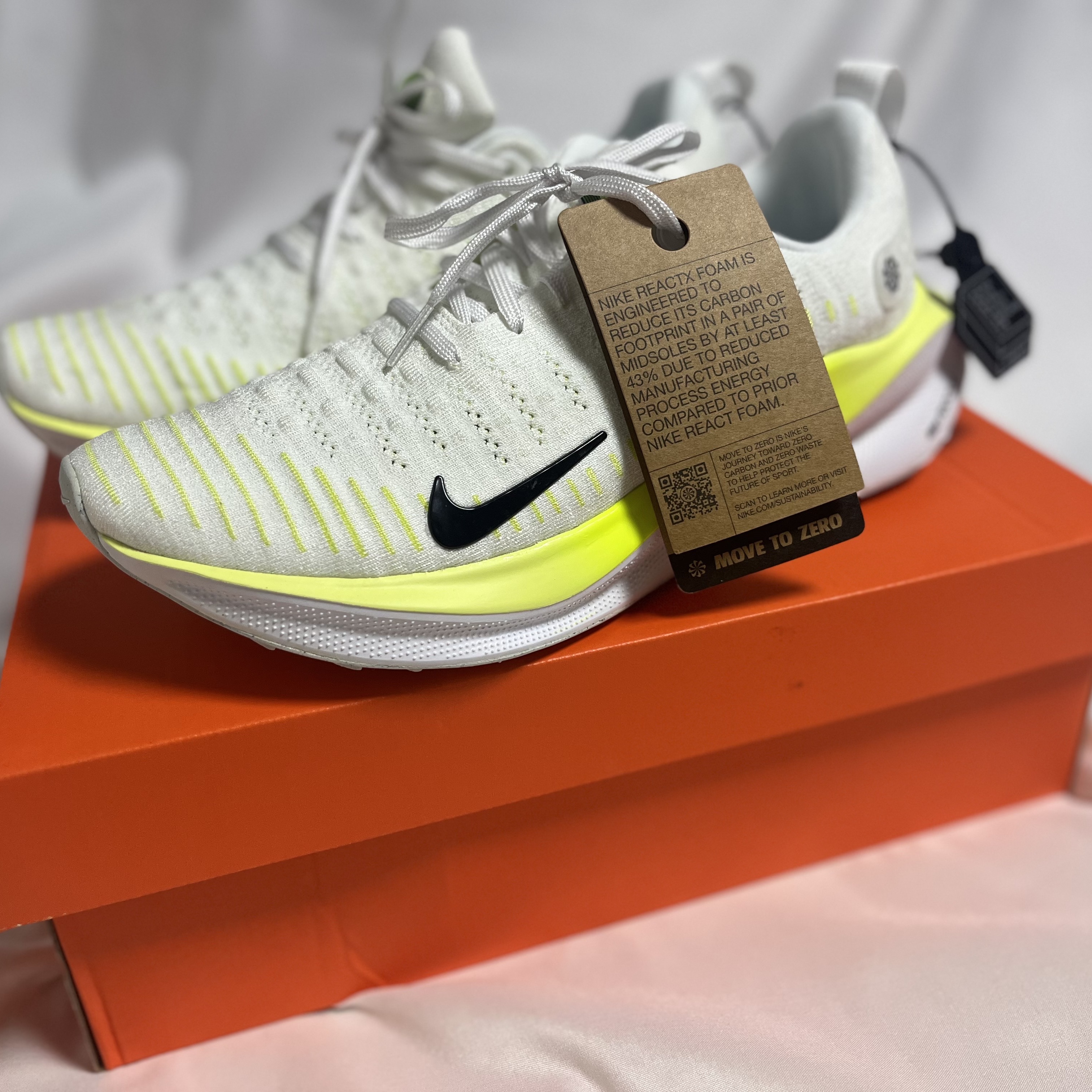 Nike ReactX Infinity Run 4 White Light Lemon Twist 착용 스타일 - 1