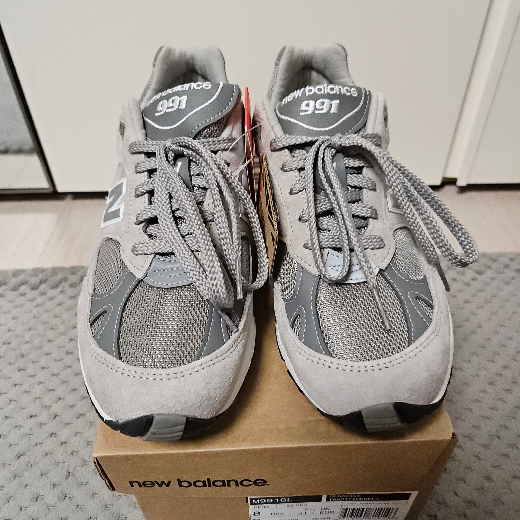New Balance 991 Made in UK Grey 착용 스타일 - 1