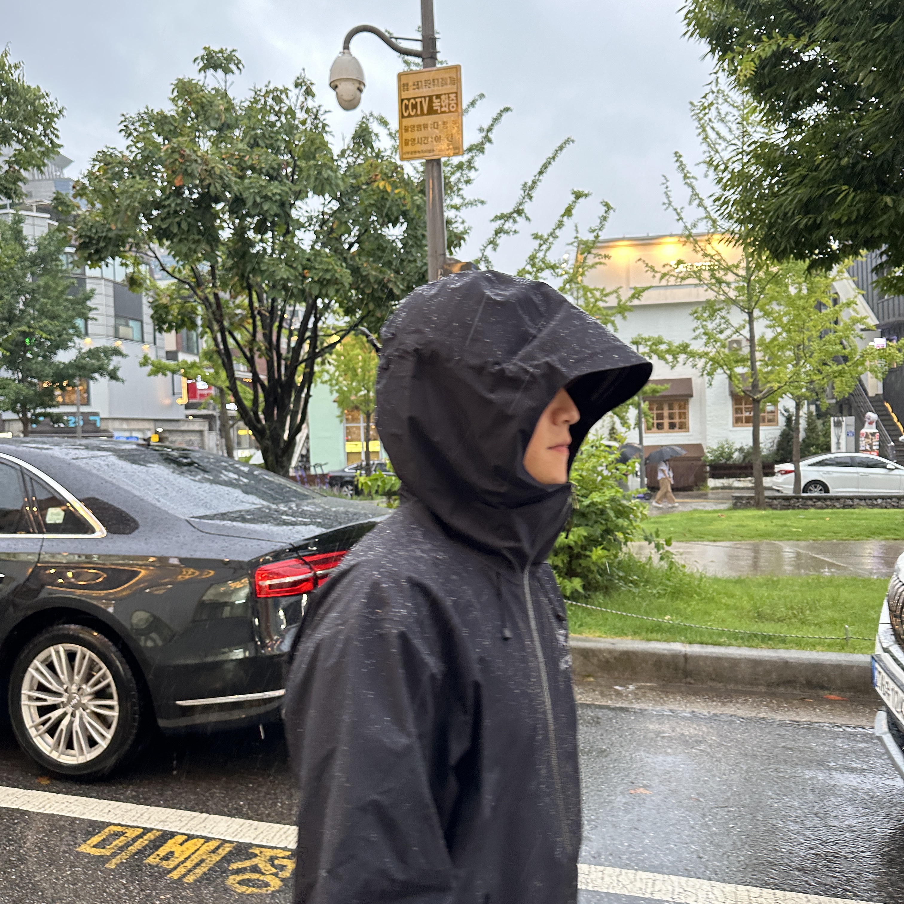Arc'teryx Beta Jacket Black, Salomon XT-6 Gore-Tex Black Ebony 착용 스타일 - 1