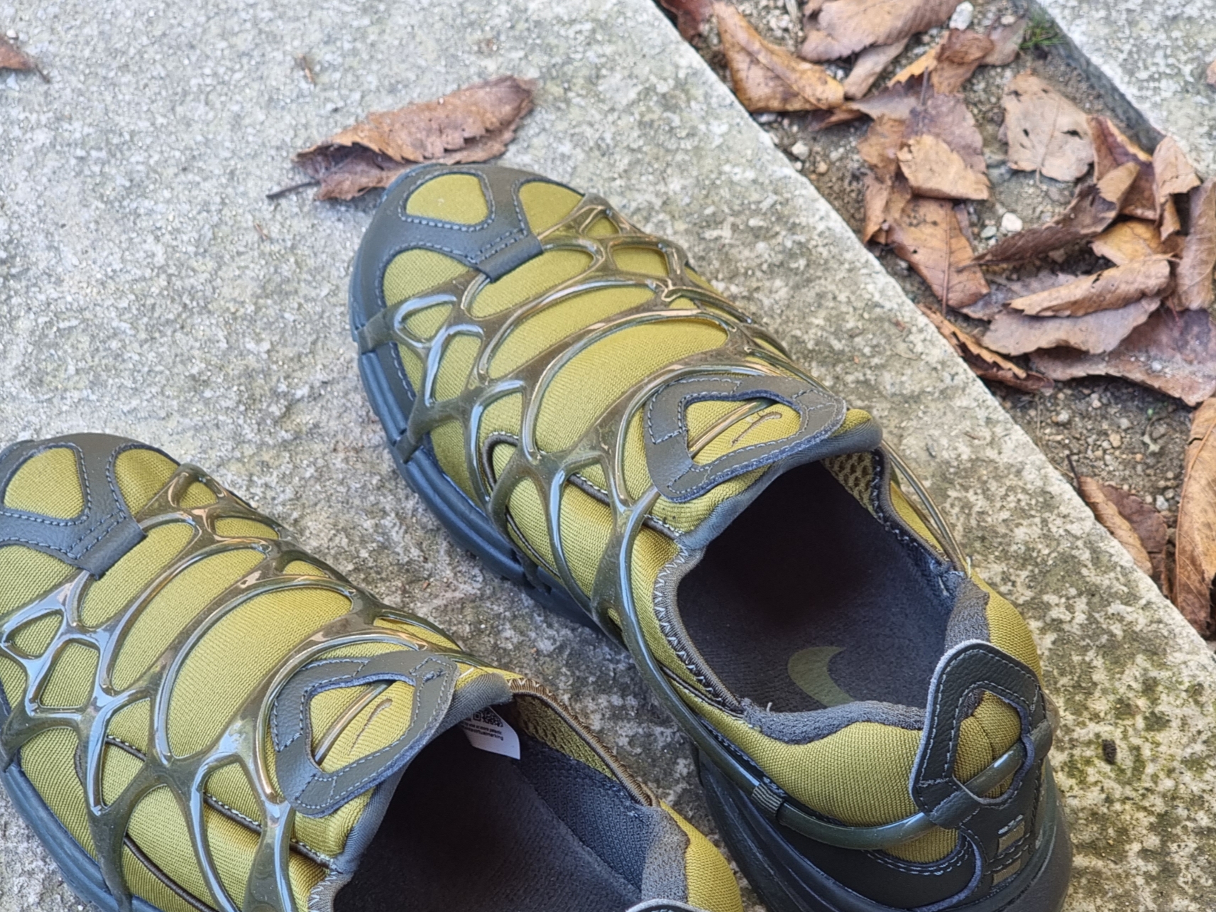 Nike Air Kukini Pilgrim Sequoia 착용 스타일 - 2