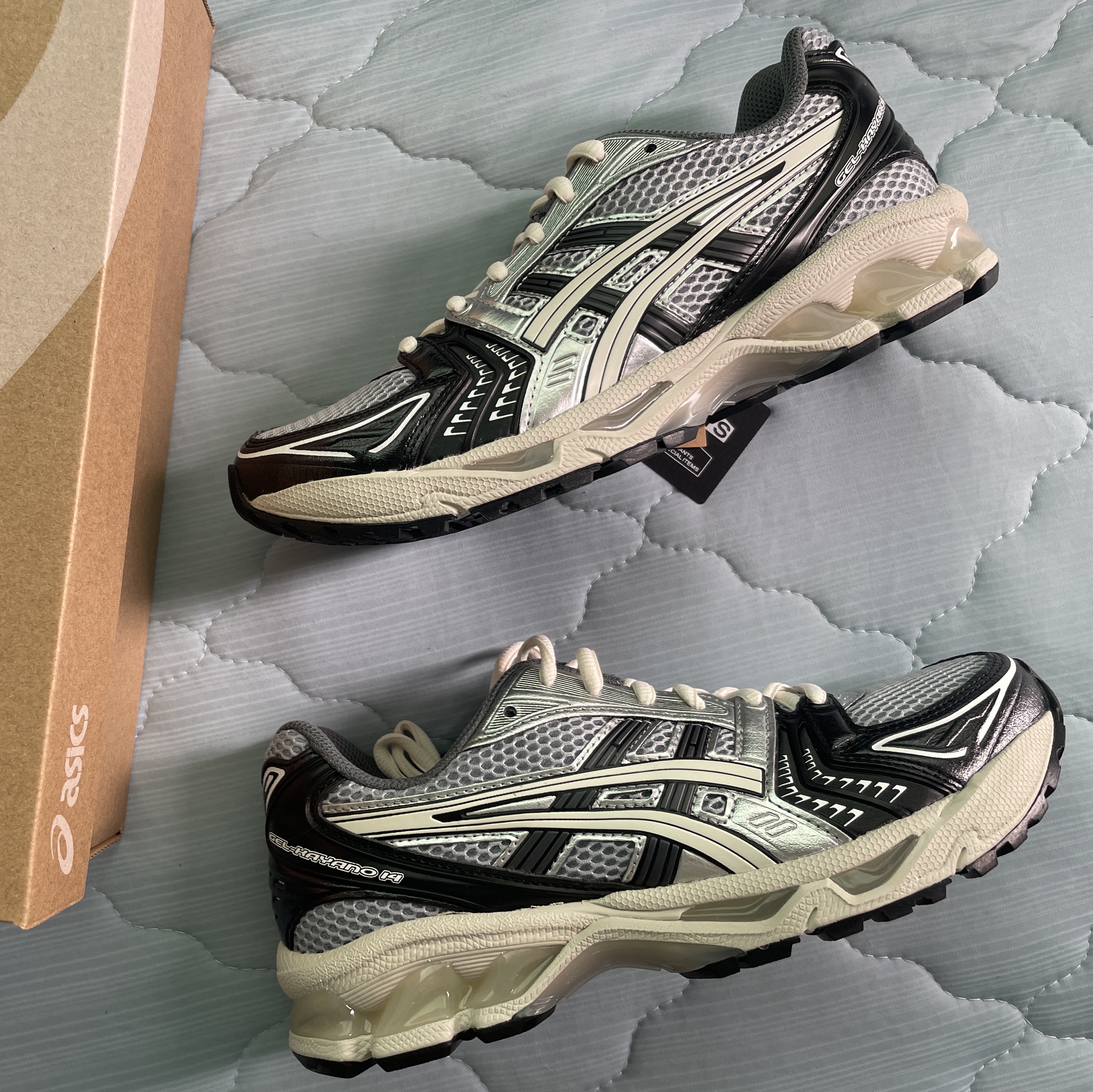 Asics Gel-Kayano 14 Black Glacier Grey 착용 스타일