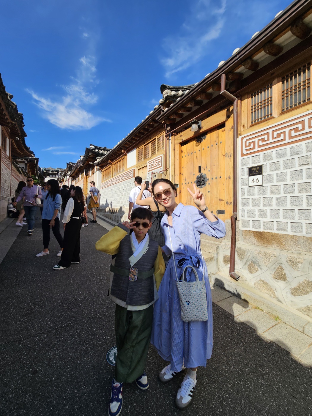 Goyard Poitiers Claire-Voie Bag Turquoise Blue, Adidas Samba Vegan White Black 착용 스타일 - 1