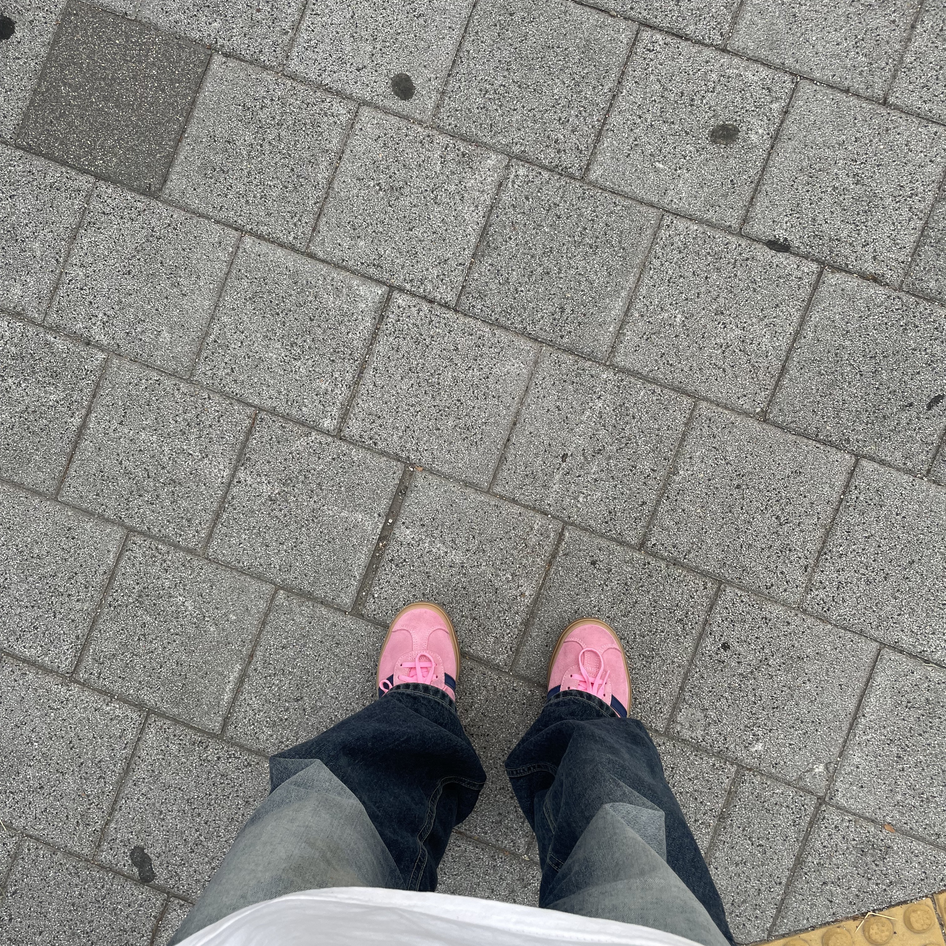 (W) Adidas Gazelle Bold Pink Glow Victory Blue 착용 스타일