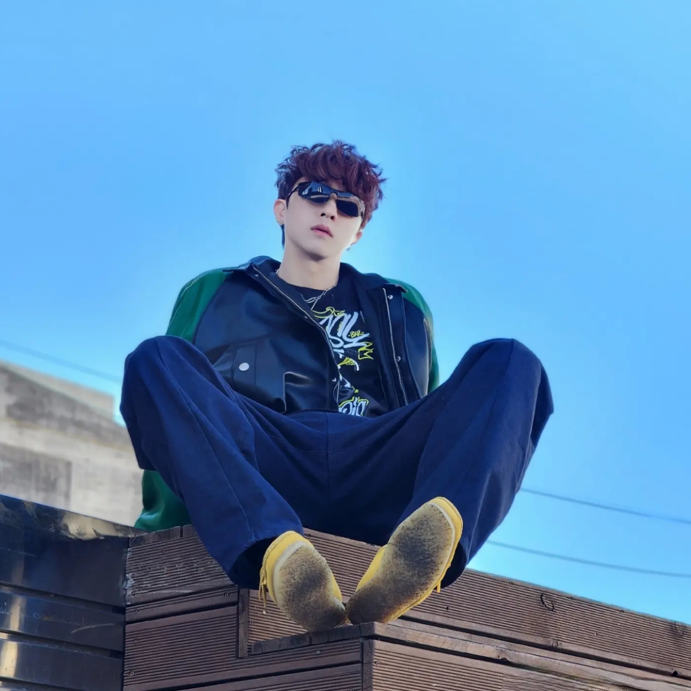 Stussy x Born X Raised Handstyles T-Shirt Black, Clarks Wallabee Suede Yellow 착용 스타일 - 5