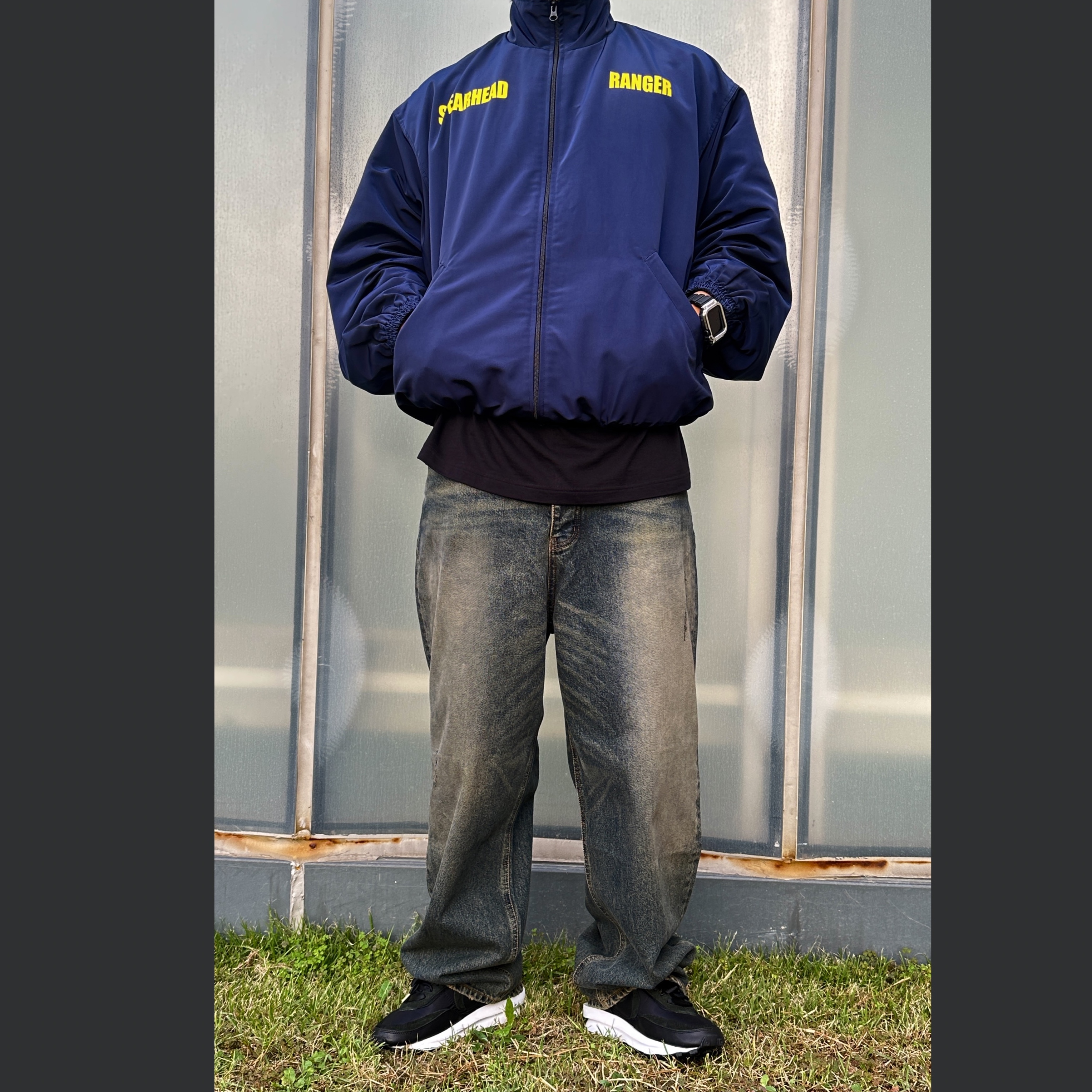 Undermycar Maigan Padded Shoulder Zip-Up Blouson India Ink - 23FW, Undermycar Iek Hand Brush Washed Wide Jeans Corrosion Blue - 23FW 착용 스타일 - 3