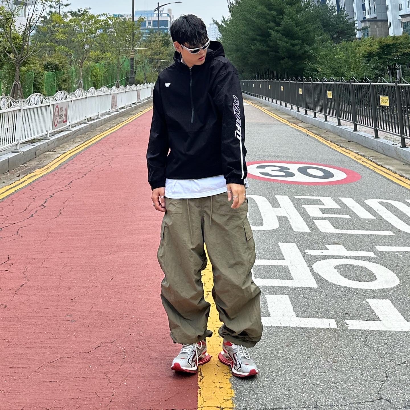 Balenciaga X-Pander Sneakers Red Silver 착용 스타일 - 1