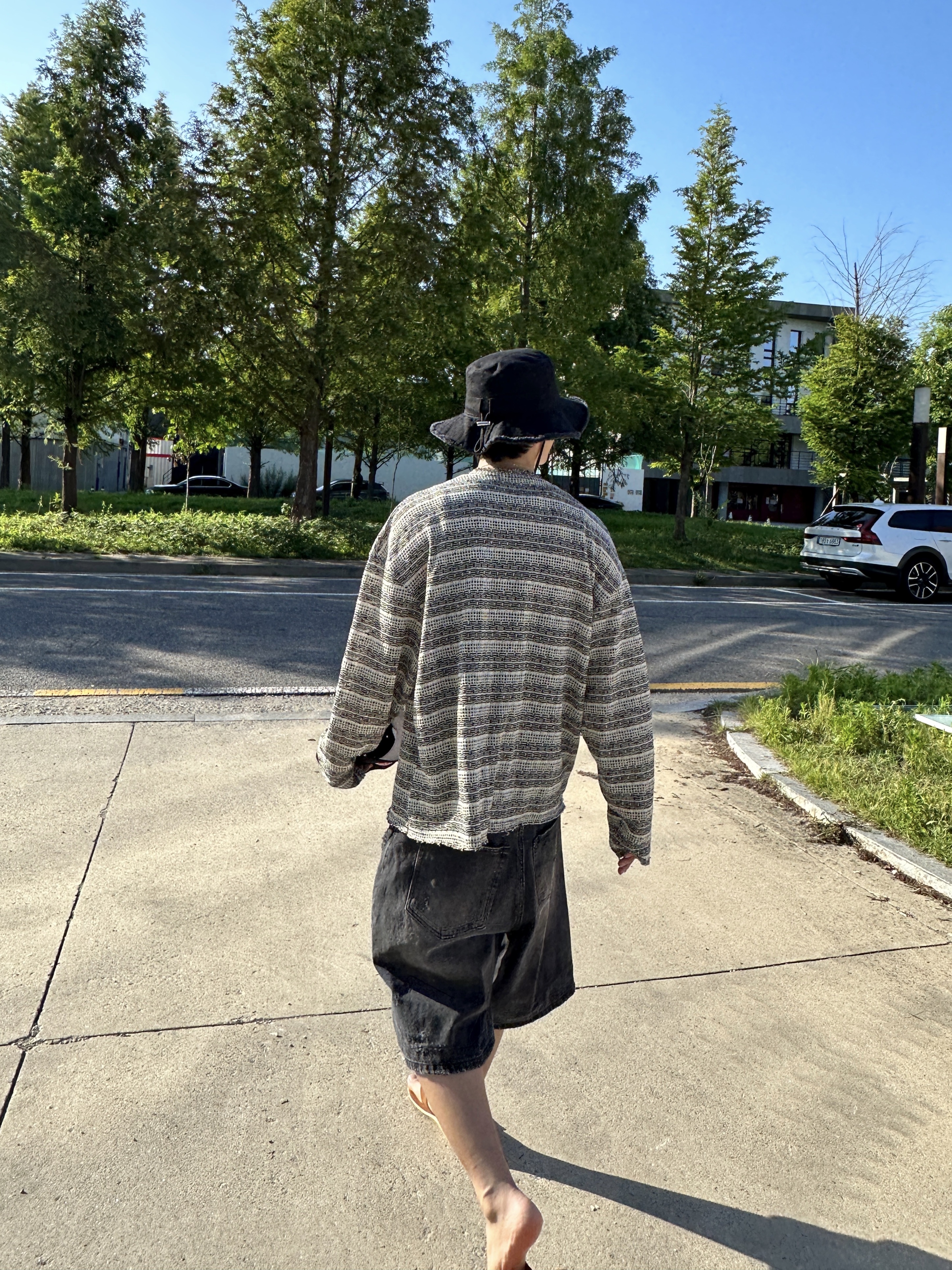 Jacquemus Le Bob Artichaut Bucket Hat Black 착용 스타일 - 1