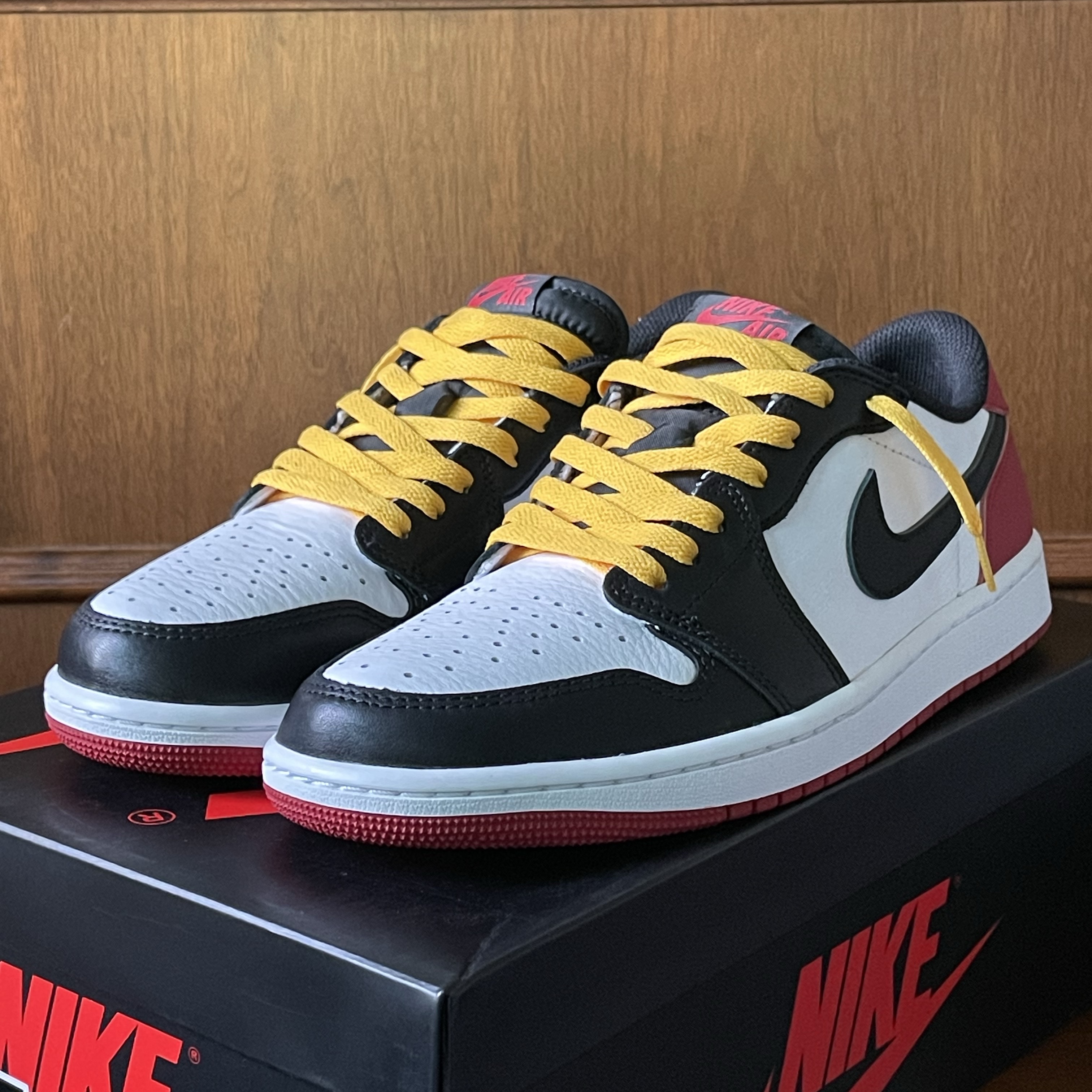 Jordan 1 Retro Low OG Black Toe 착용 스타일 - 3