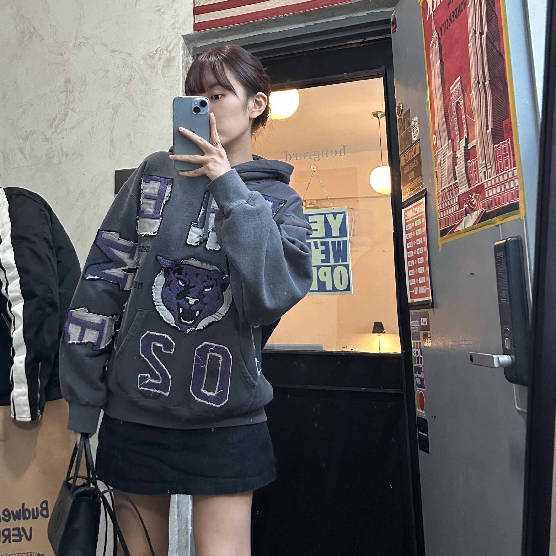 Supreme Washed Panther Hooded Sweatshirt Black - 23FW, Telfar Small Shopping Bag Black 착용 스타일 - 1