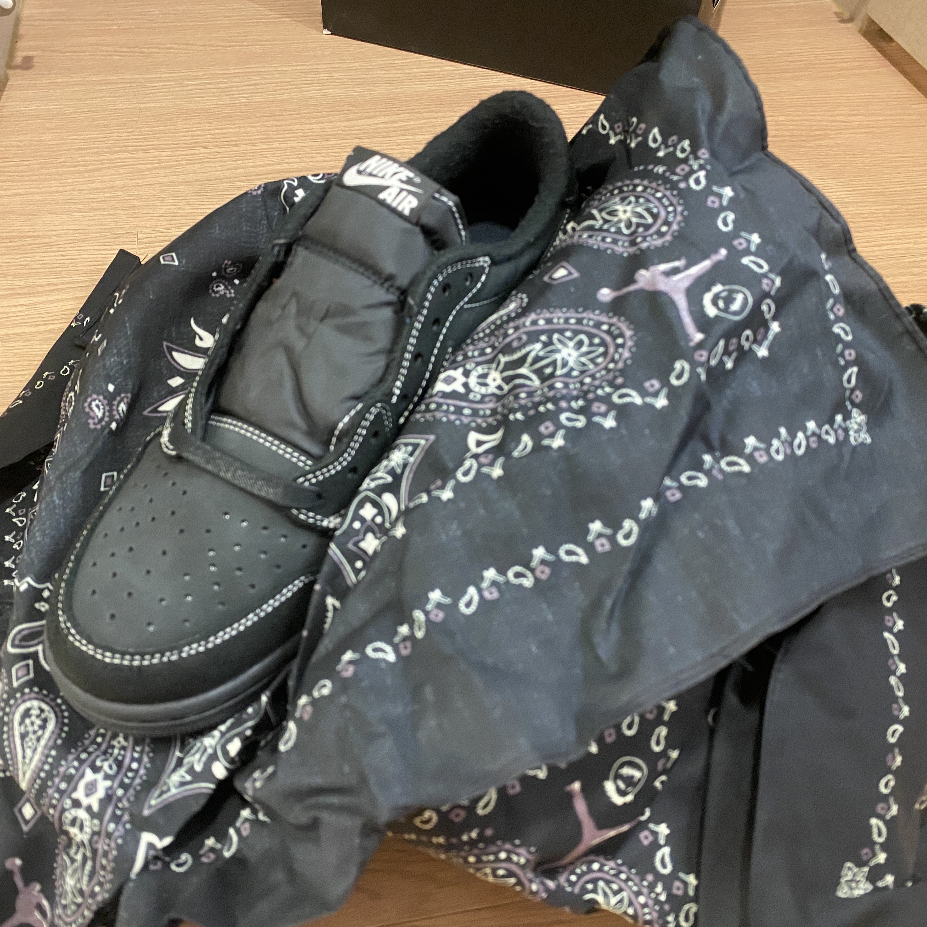 Jordan 1 x Travis Scott Retro Low OG SP Black Phantom 착용 스타일